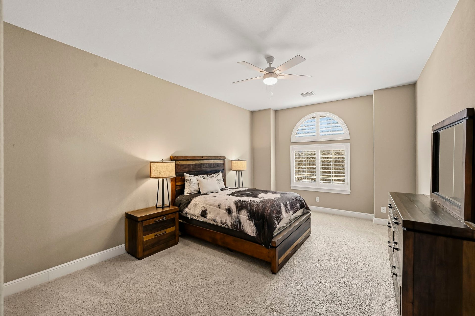 2 Turin Turn Drive, Missouri City, TX 77459 2nd floor bedroom suite