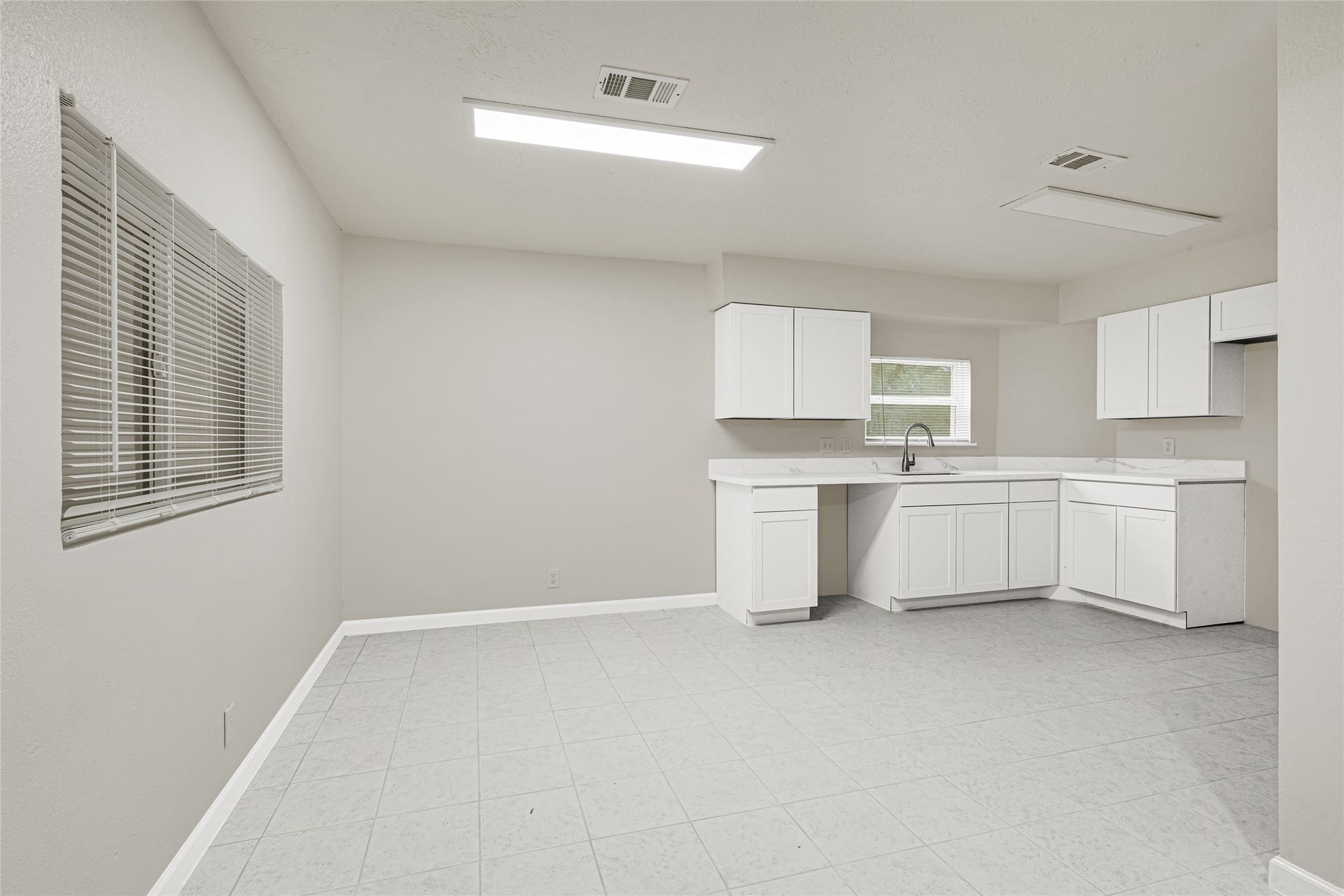 3302 Prairie Drive, Dickinson, TX 77539 Kitchen and Dining Combo