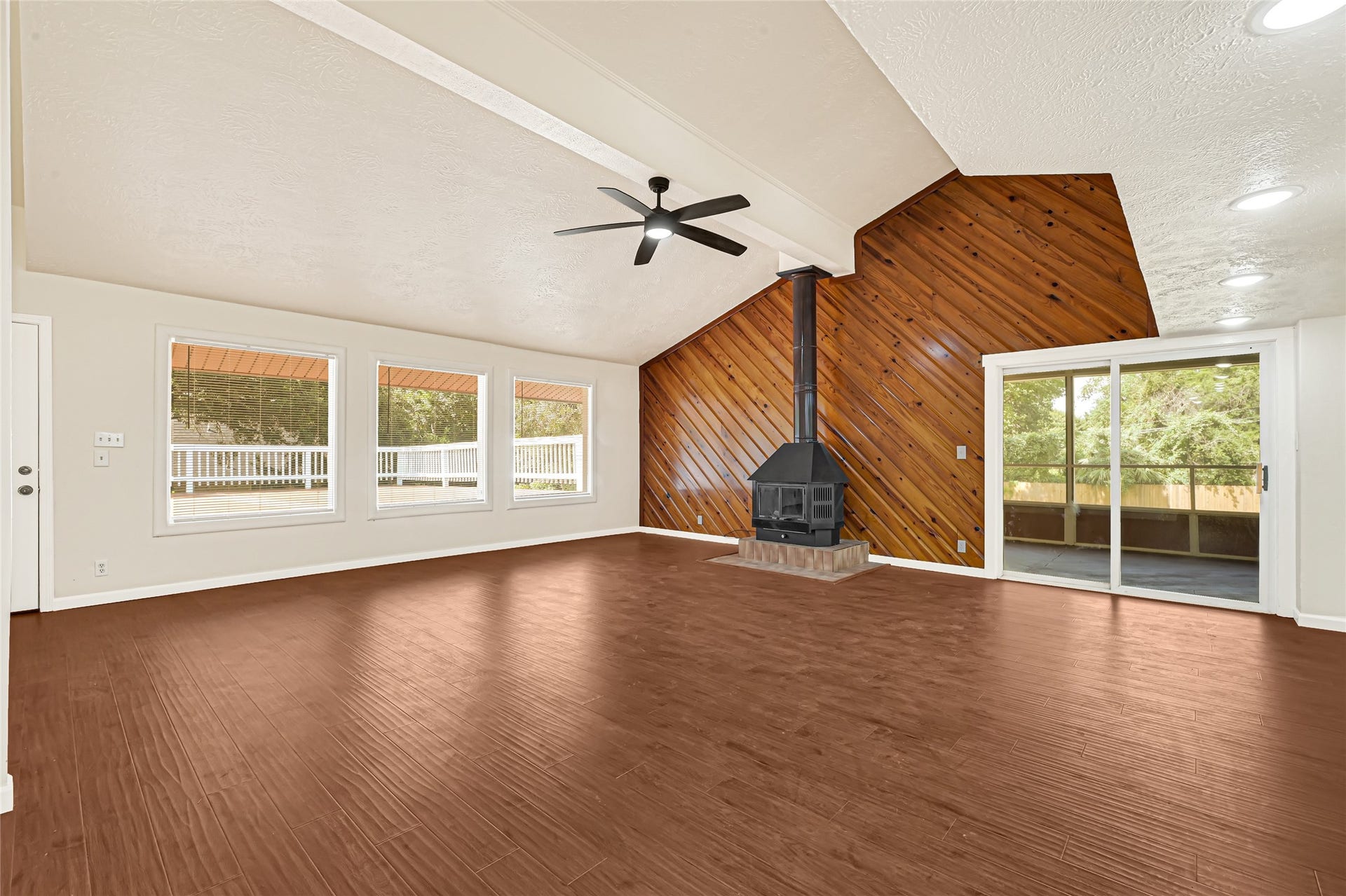 3302 Prairie Drive, Dickinson, TX 77539 Second Floor - Living Room
