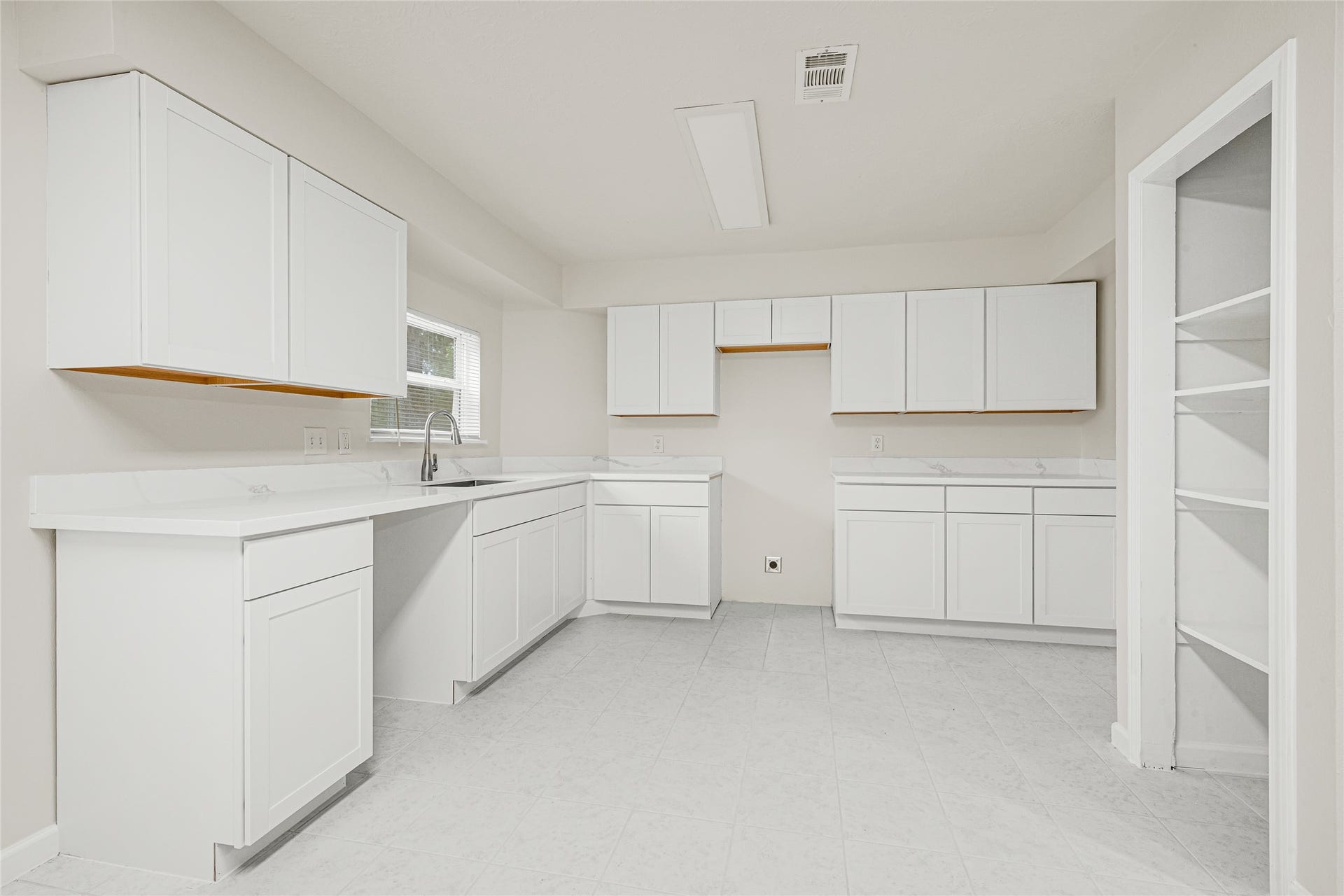 3302 Prairie Drive, Dickinson, TX 77539 Kitchen