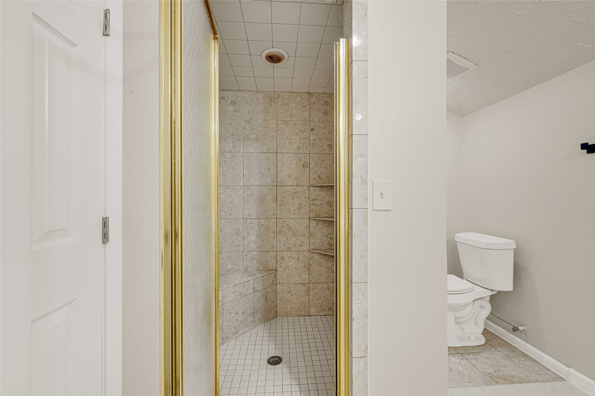 3302 Prairie Drive, Dickinson, TX 77539 Third Floor - Full Bathroom - Walk-in Shower