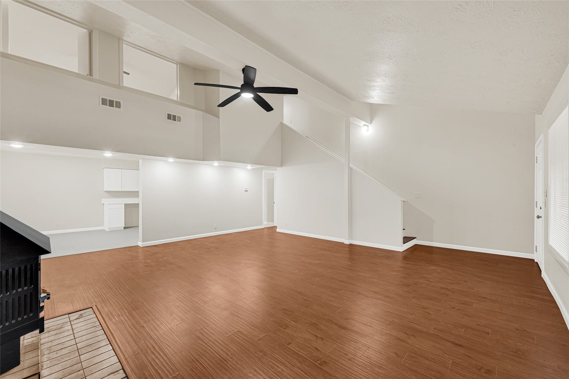 3302 Prairie Drive, Dickinson, TX 77539 Second Floor - Living Room
