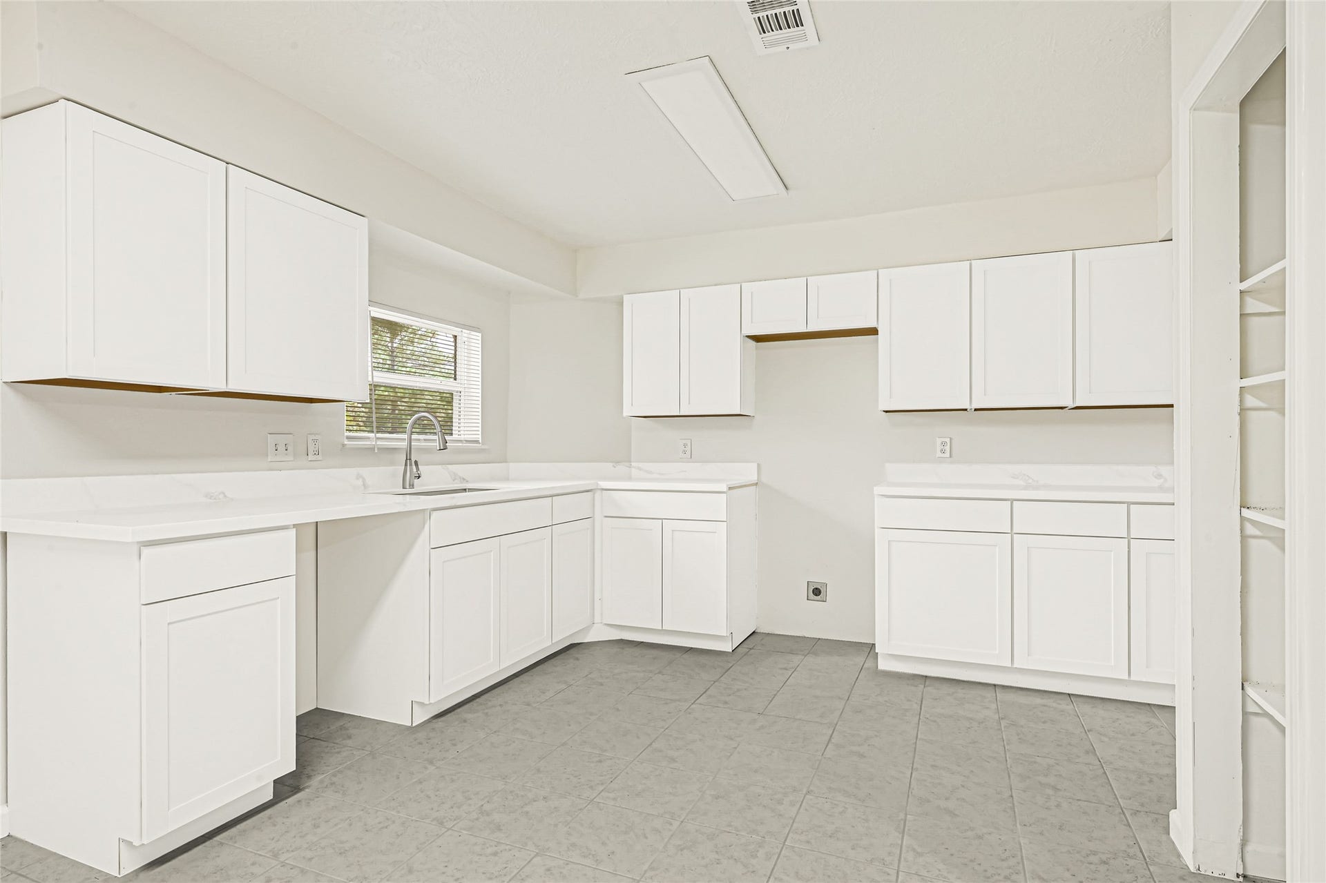 3302 Prairie Drive, Dickinson, TX 77539 Kitchen