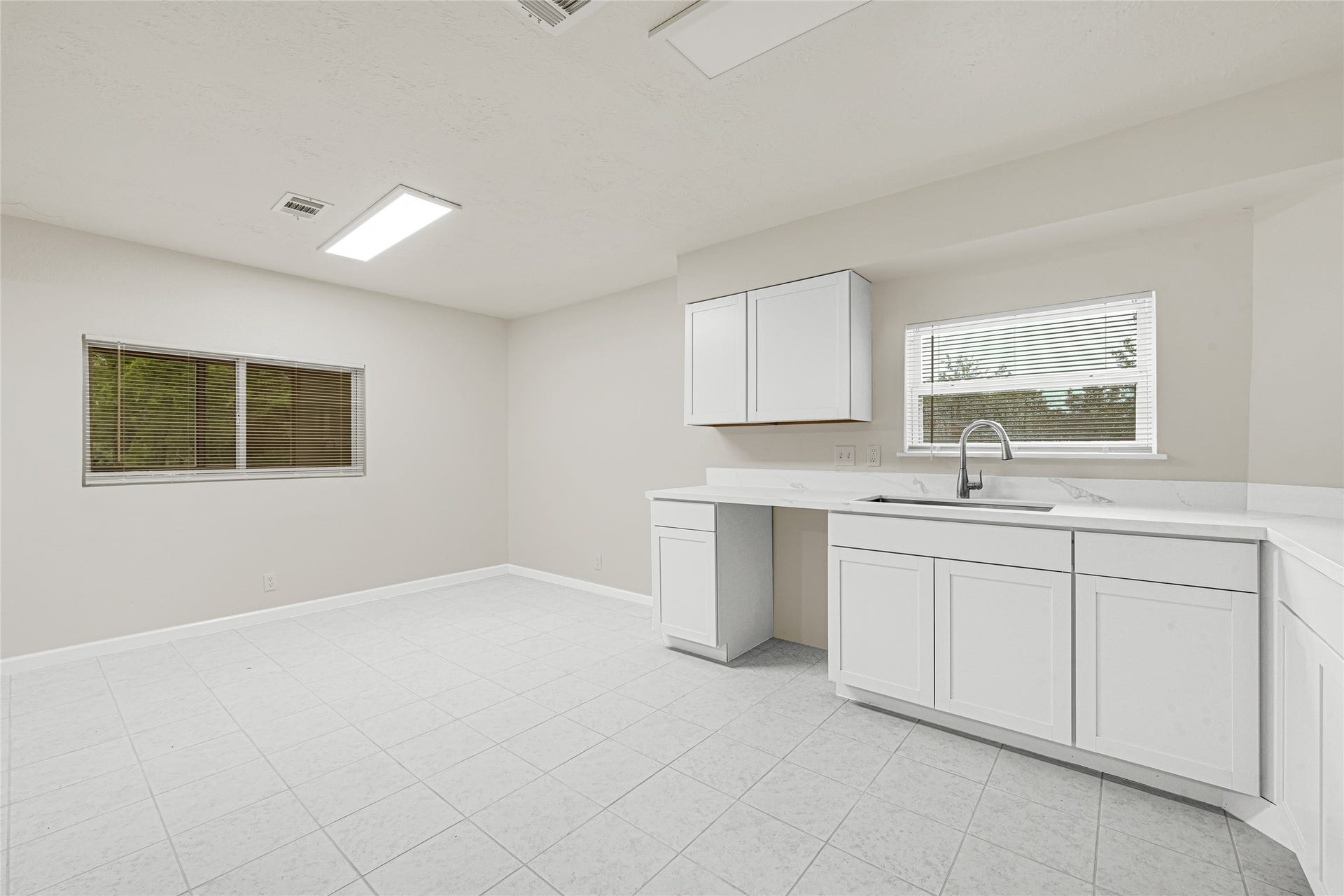 3302 Prairie Drive, Dickinson, TX 77539 Kitchen and Dining Combo