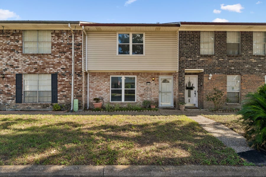 Property photo for 1831 Sherwood Forest Street, #28, Houston, TX