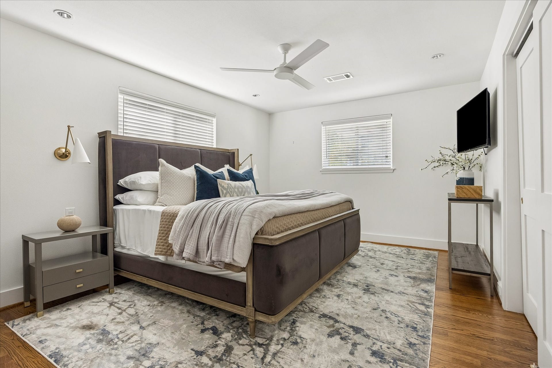 4130 Costa Rica Road, Houston, TX 77092 Soft natural light, warm hardwood flooring, and a calming neutral palette create a restful primary retreat.