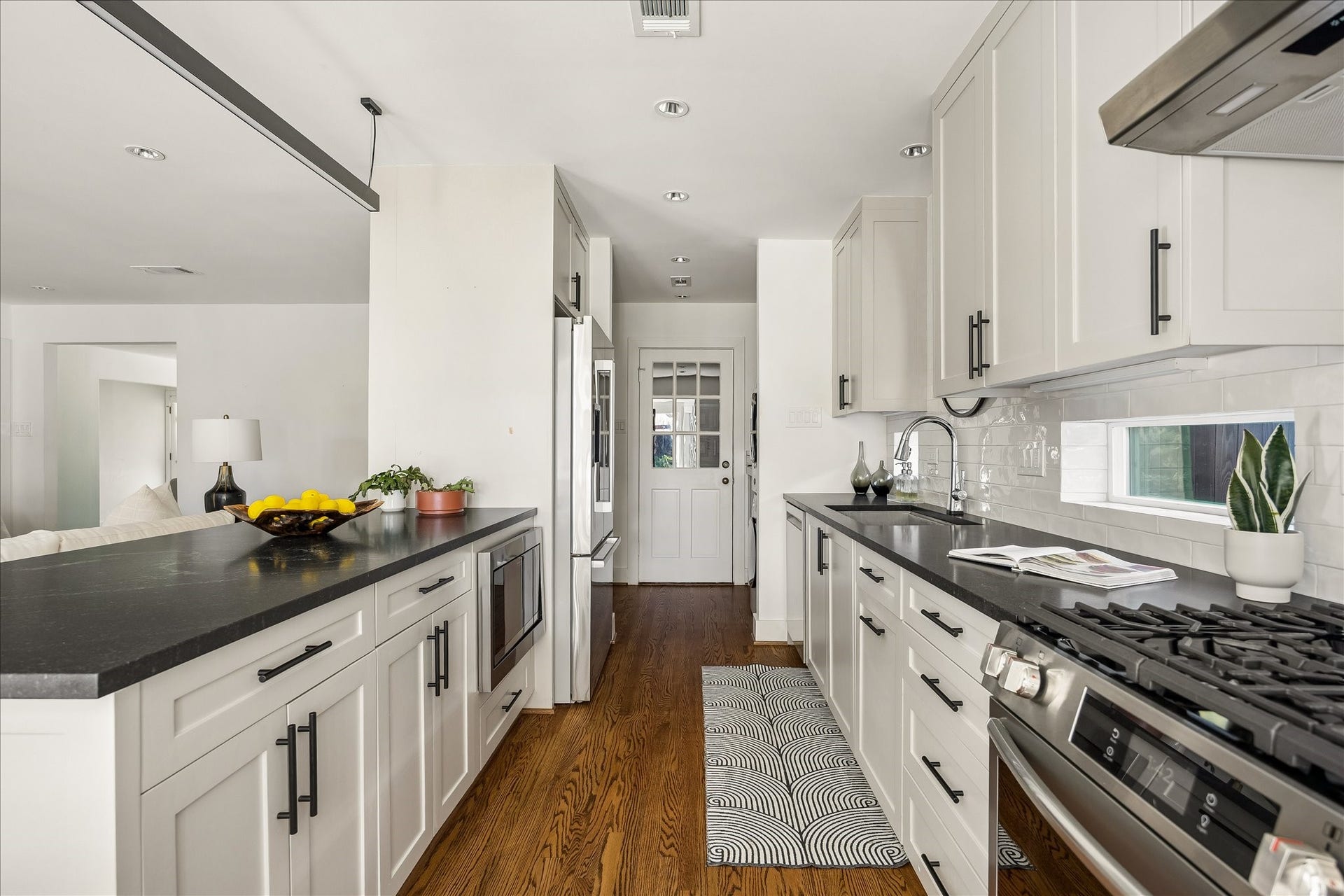 4130 Costa Rica Road, Houston, TX 77092 Clean-lined cabinetry, generous counter space, and warm hardwood flooring create a seamless balance of style and everyday functionality.