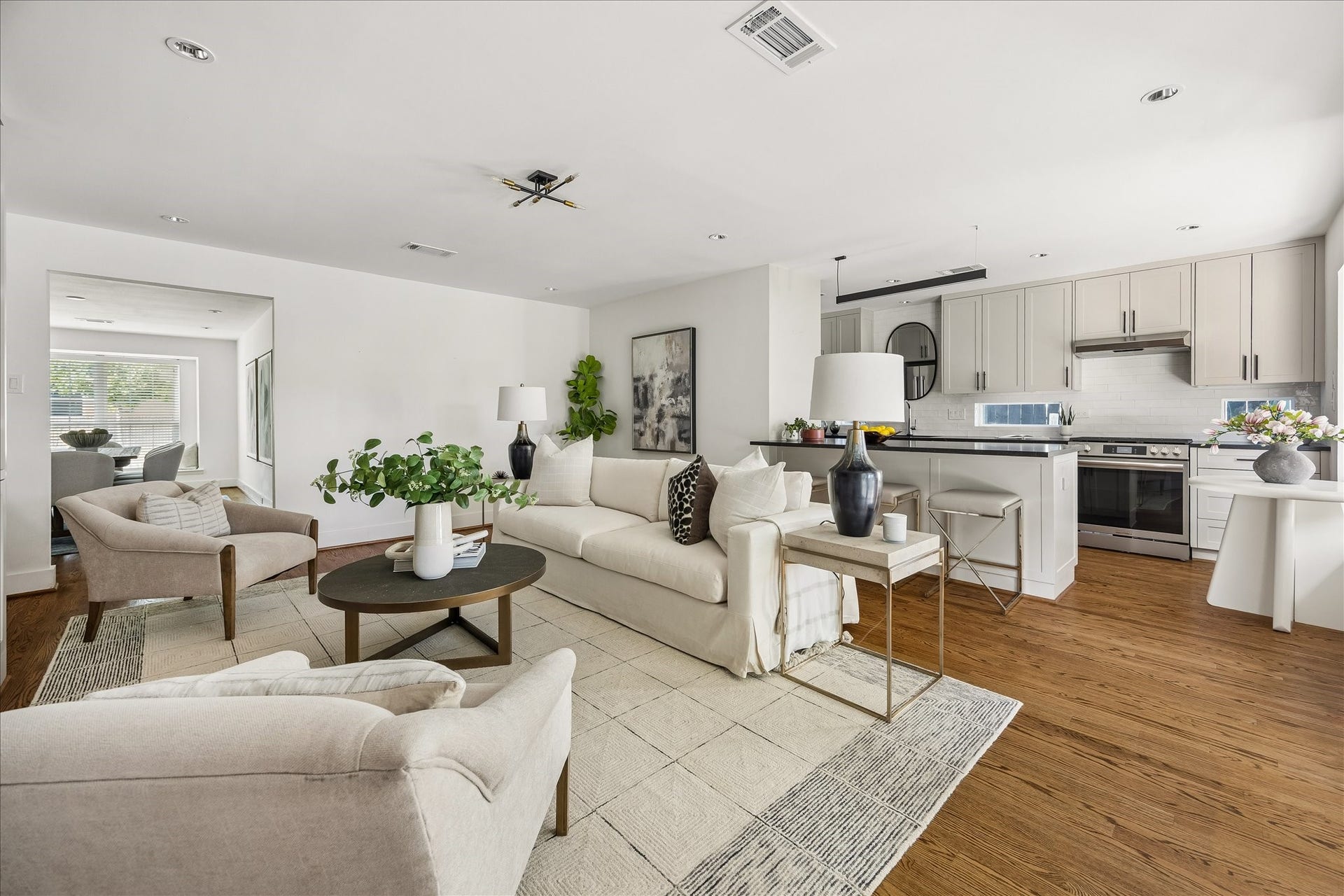 4130 Costa Rica Road, Houston, TX 77092 An airy, light-filled family room flows effortlessly into the kitchen, with rich hardwood floors bringing warmth throughout.