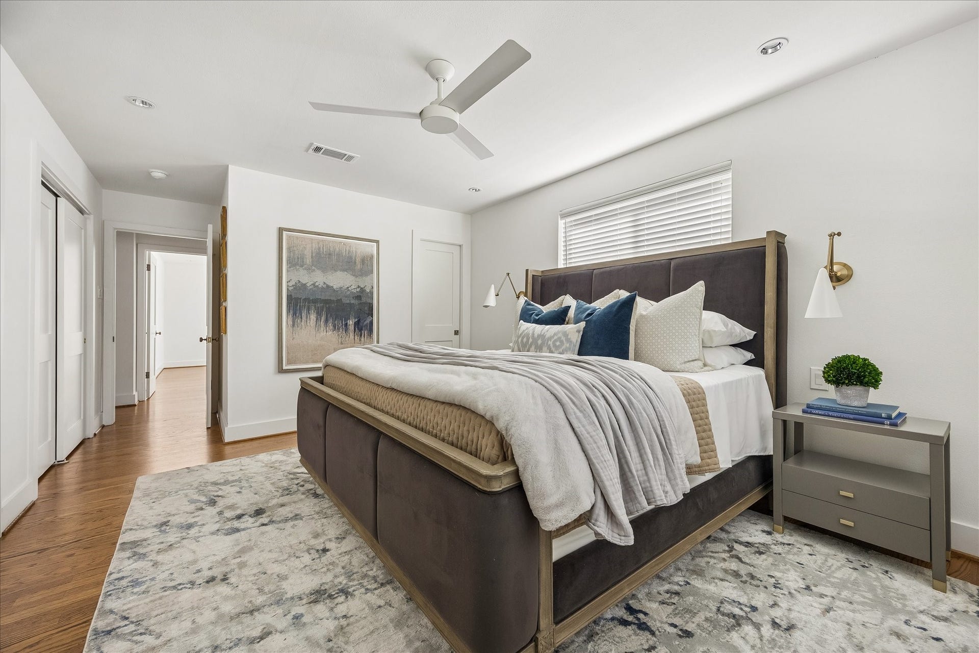 4130 Costa Rica Road, Houston, TX 77092 From another angle, the spacious primary bedroom reveals its generous proportions and convenient closet storage.