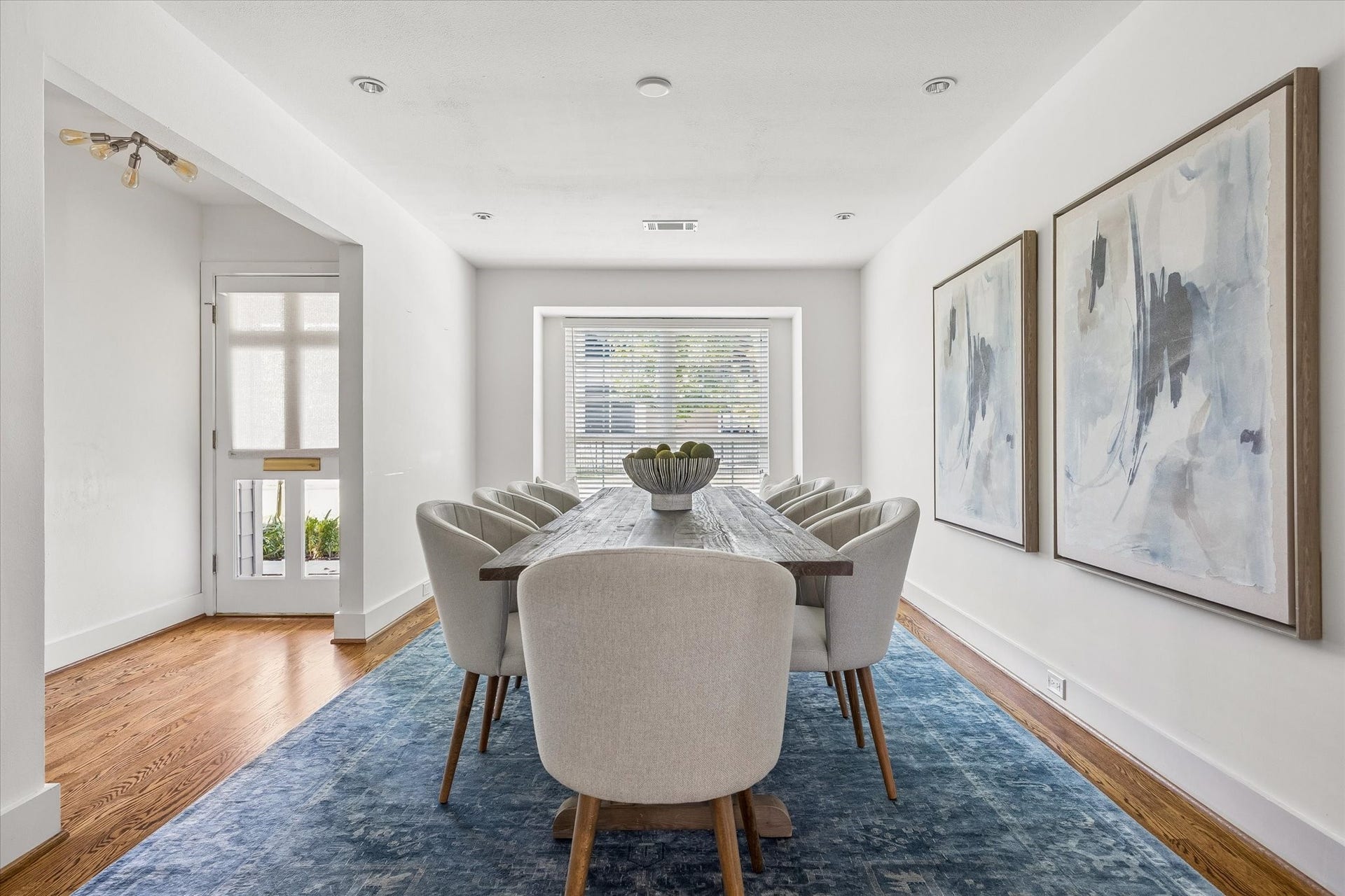 4130 Costa Rica Road, Houston, TX 77092 Beautiful hardwood floors and a large front window bring warmth and natural light to this inviting dining room.