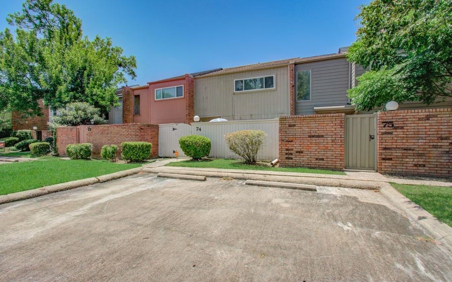 Property photo for 74 Cayenne Common, Lake Jackson, TX
