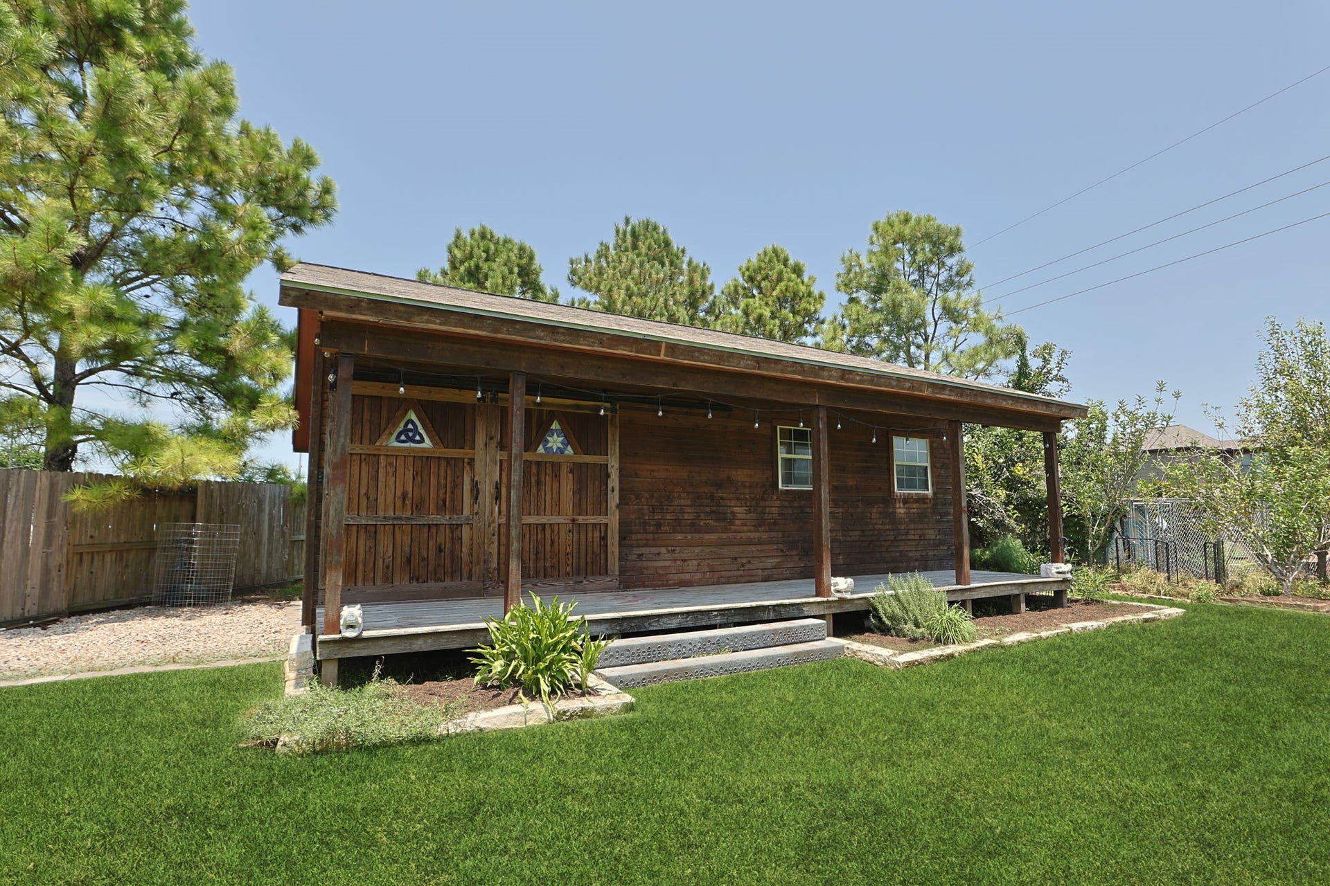 This 512 sf workshop was built by the owner for her wood working projects.  It is a perfect space for man cave, playroom, craft room or whatever you want to make it.