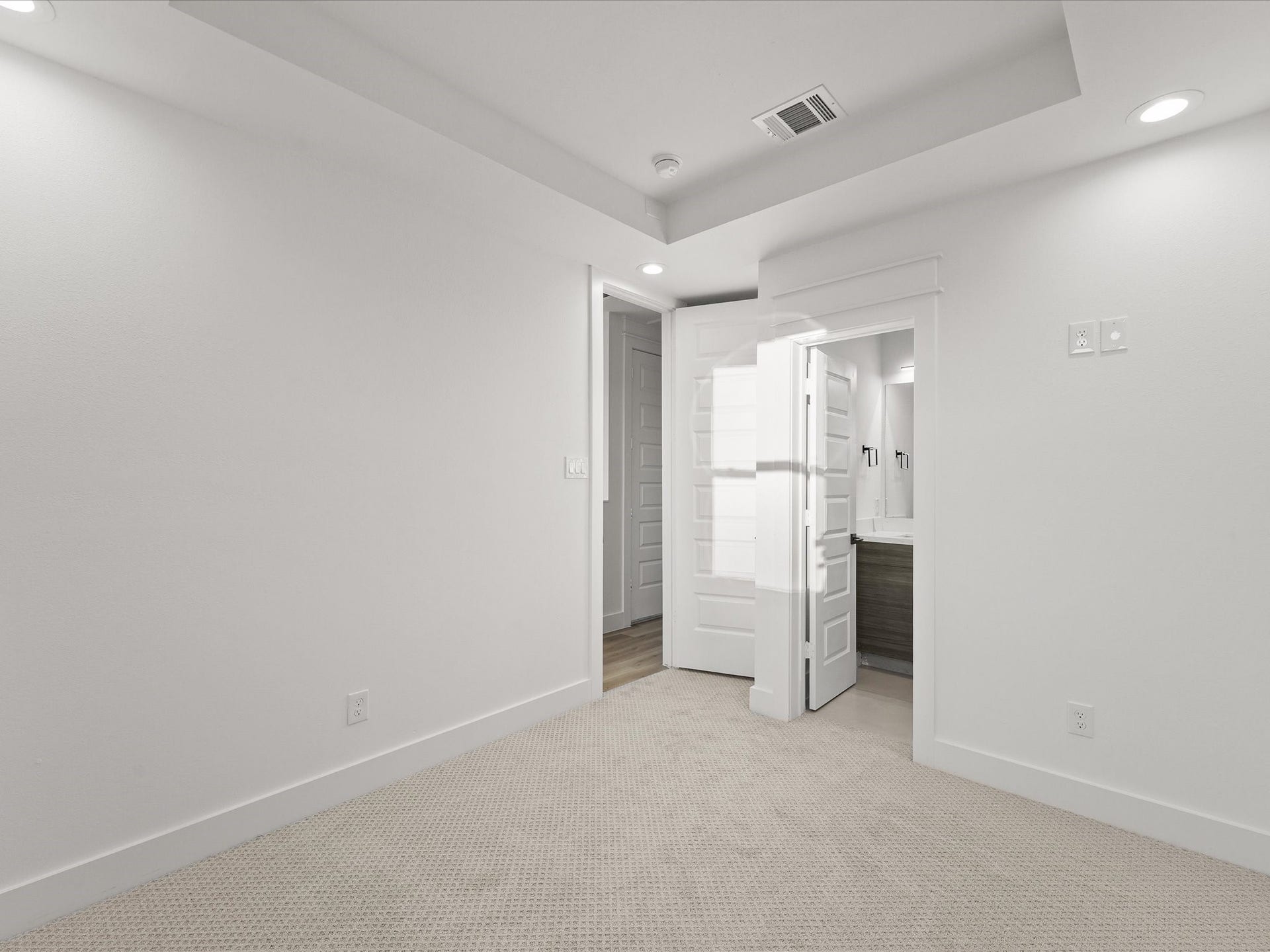 6631 Katarani Drive, Houston, TX 77091 Secondary Bedroom on Third Floor