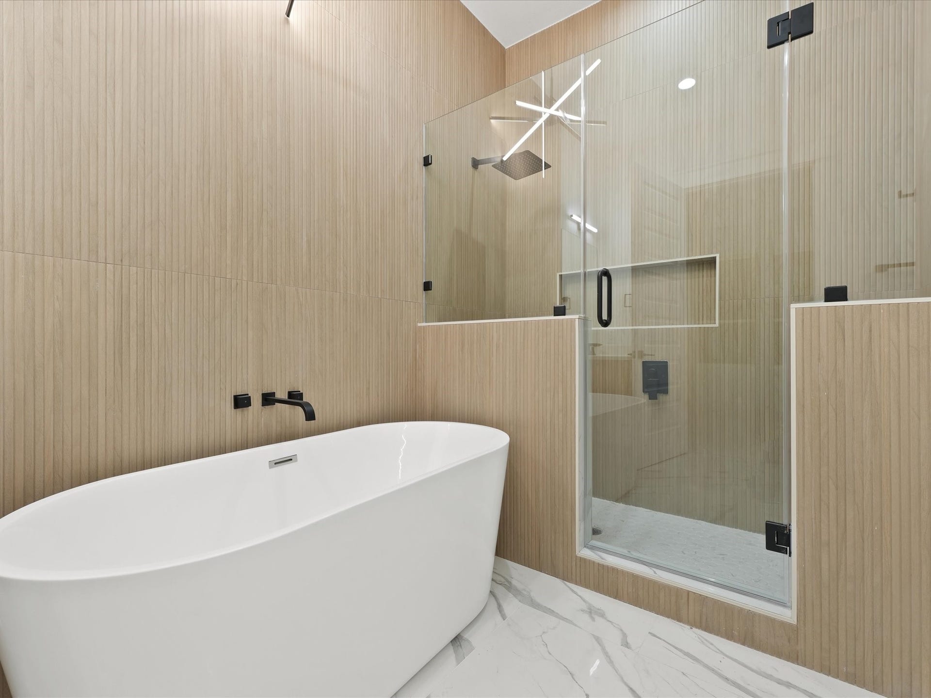 6631 Katarani Drive, Houston, TX 77091 Primary Bathroom