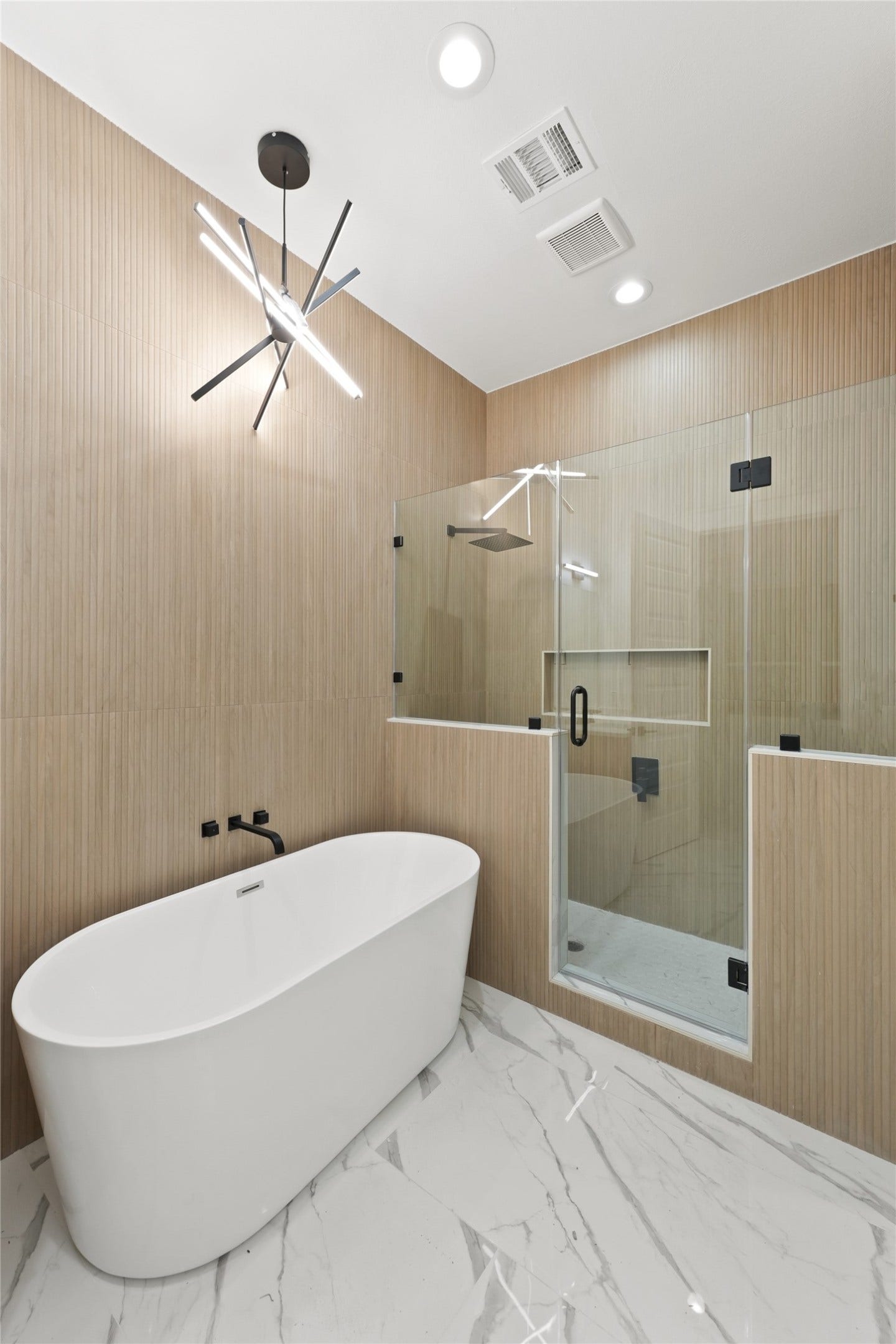 6631 Katarani Drive, Houston, TX 77091 Primary Bathroom