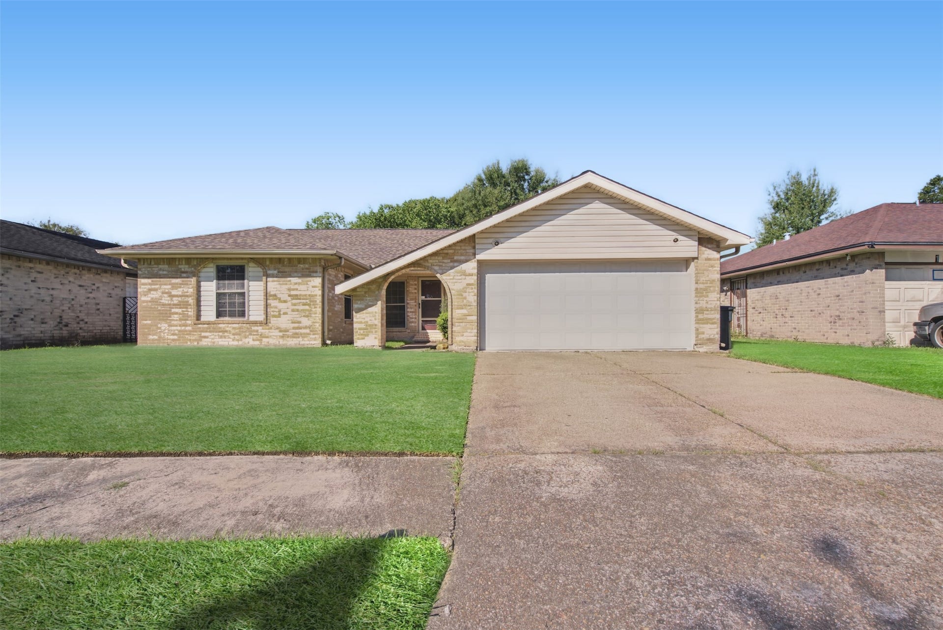 1323 Castle Glen Drive, Houston, TX 77015 Welcome home! This charming single-story brick residence offers inviting curb appeal, a spacious front lawn, and an attached two-car garage for everyday convenience.