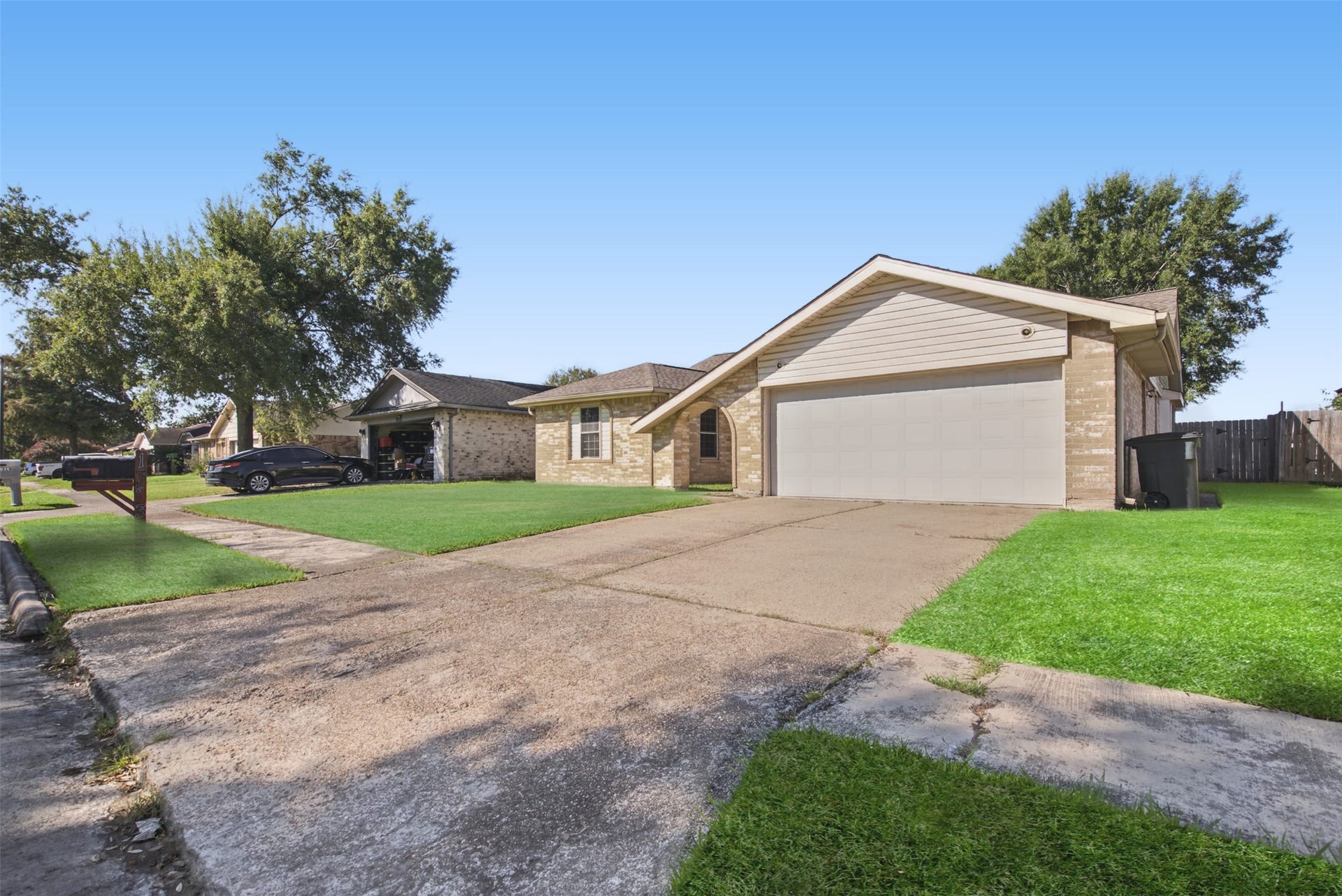 1323 Castle Glen Drive, Houston, TX 77015 Enjoy the ease of single-story living with a generous driveway, classic brick exterior, and a welcoming entrance that makes coming home a pleasure.