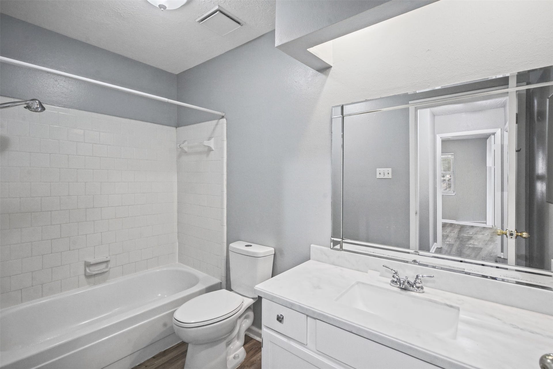 1323 Castle Glen Drive, Houston, TX 77015 Start and end your day with ease! This full bathroom features a shower and tub combination, a spacious vanity countertop, and a large mirror that brings together comfort and everyday functionality.