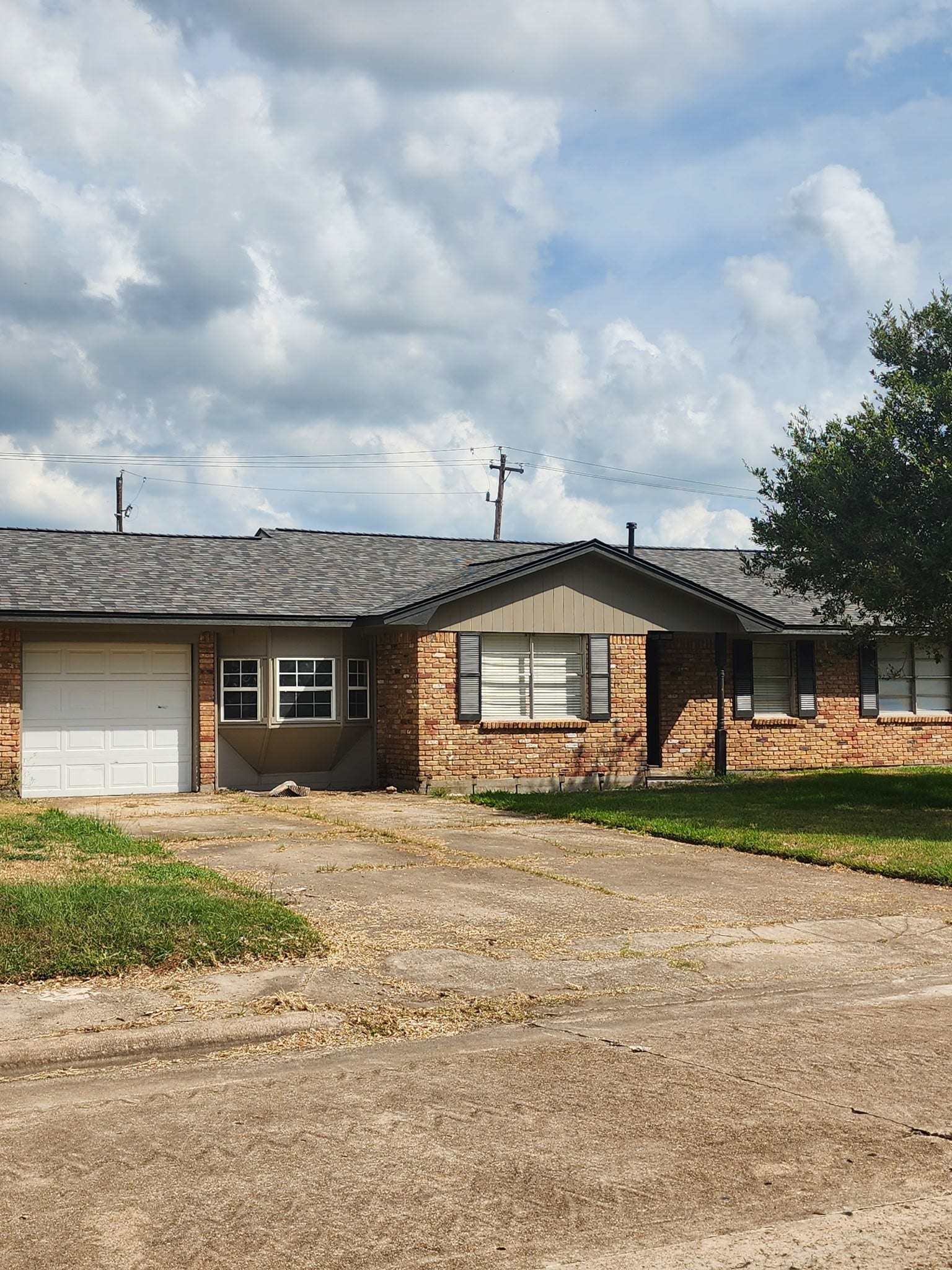 129 Mulberry Street, Lake Jackson, TX 77566