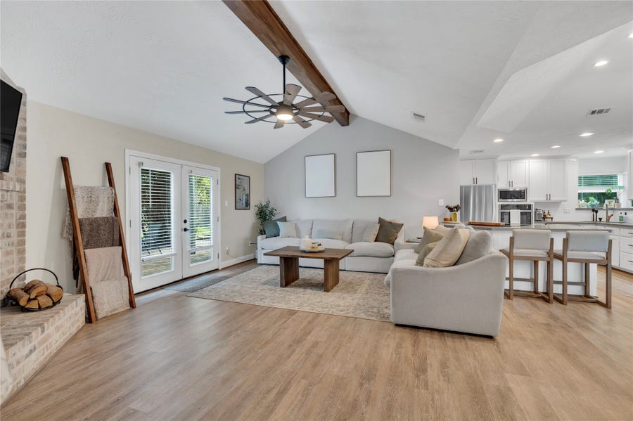 Property photo for 1304 Edinburgh Drive, Friendswood, TX
