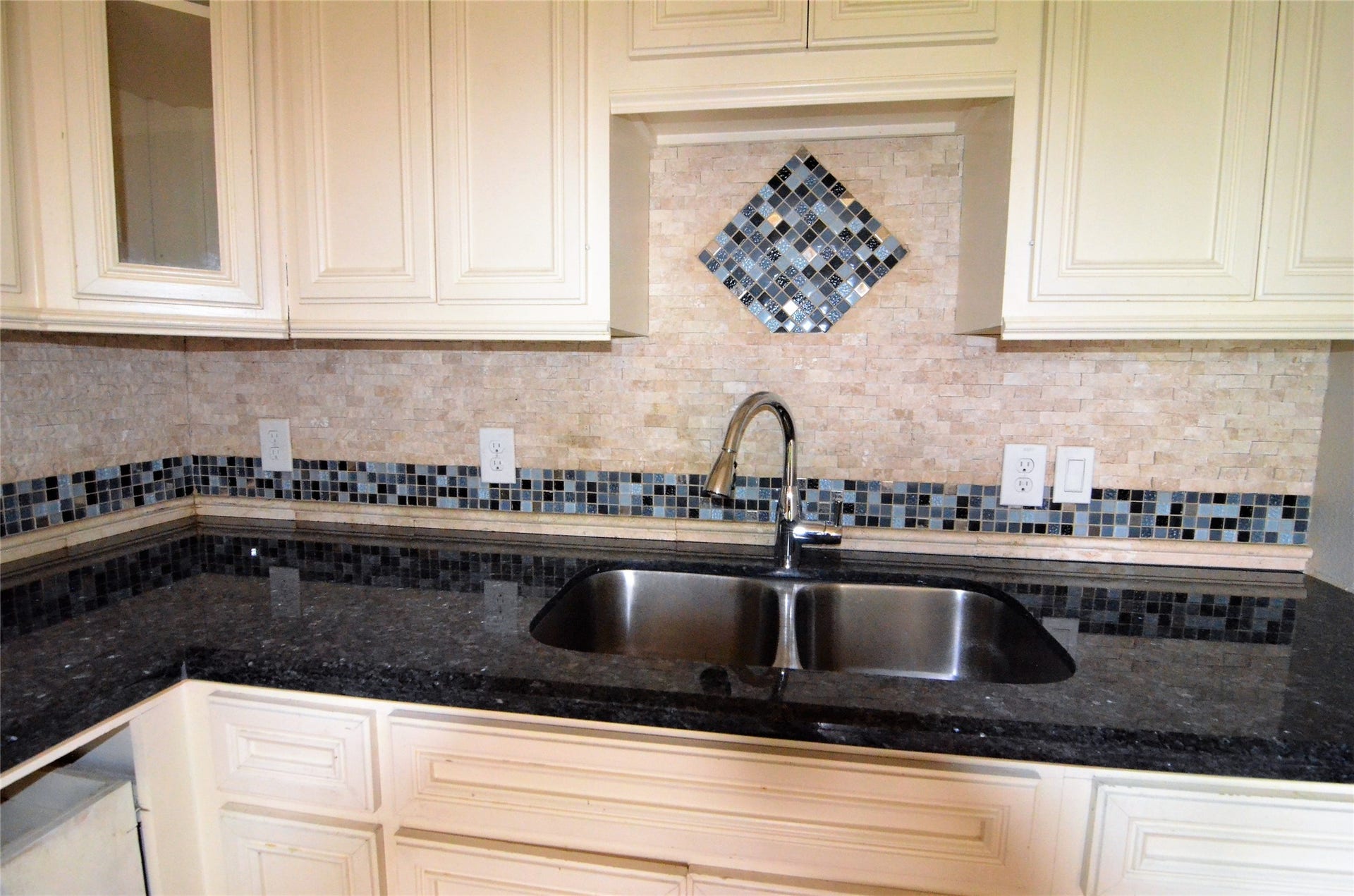 7326 Eagle Pass Street, Houston, TX 77020 7326 Eagle Pass Street, Houston, TX 77020