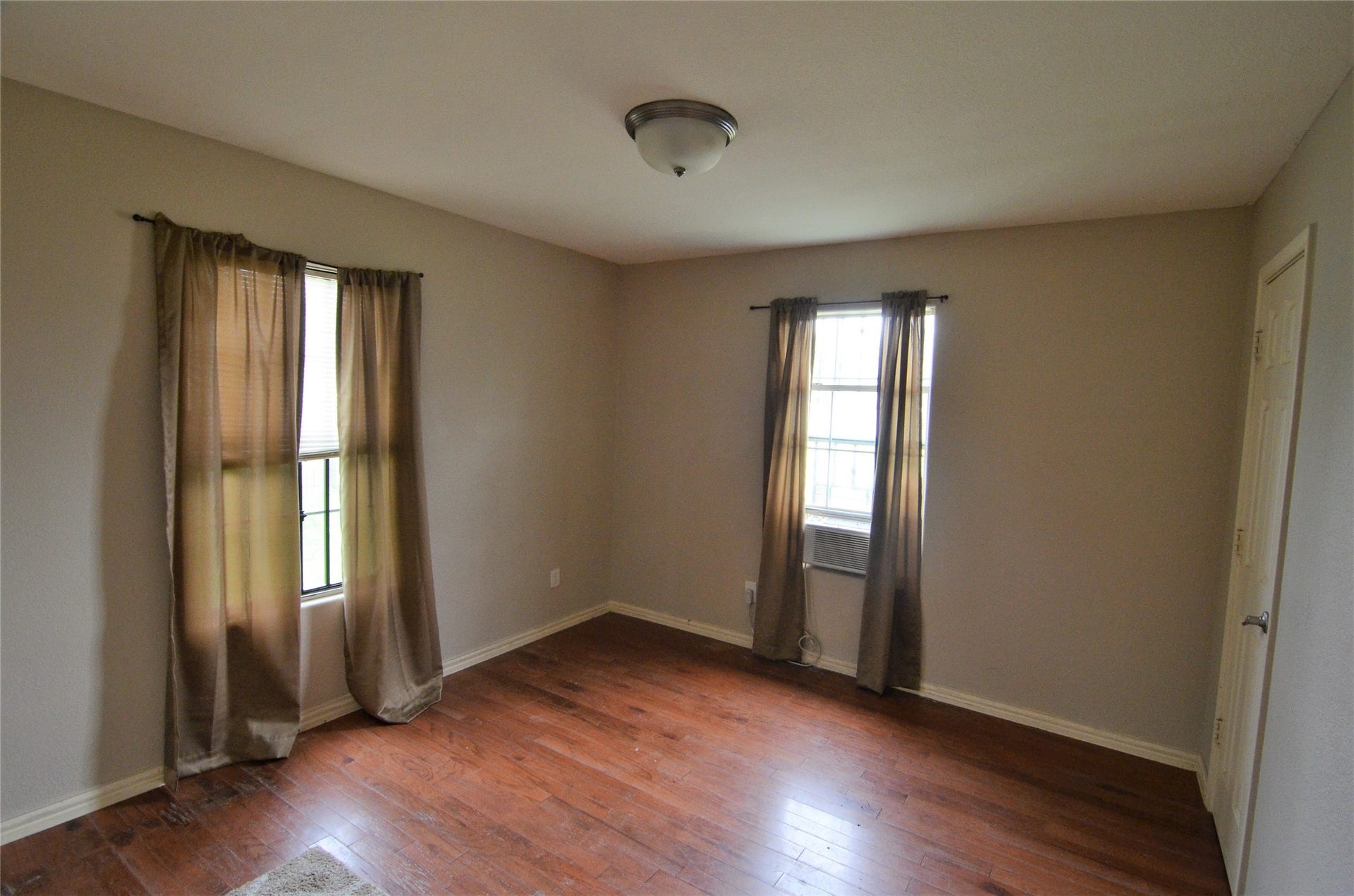 7326 Eagle Pass Street, Houston, TX 77020 7326 Eagle Pass Street, Houston, TX 77020