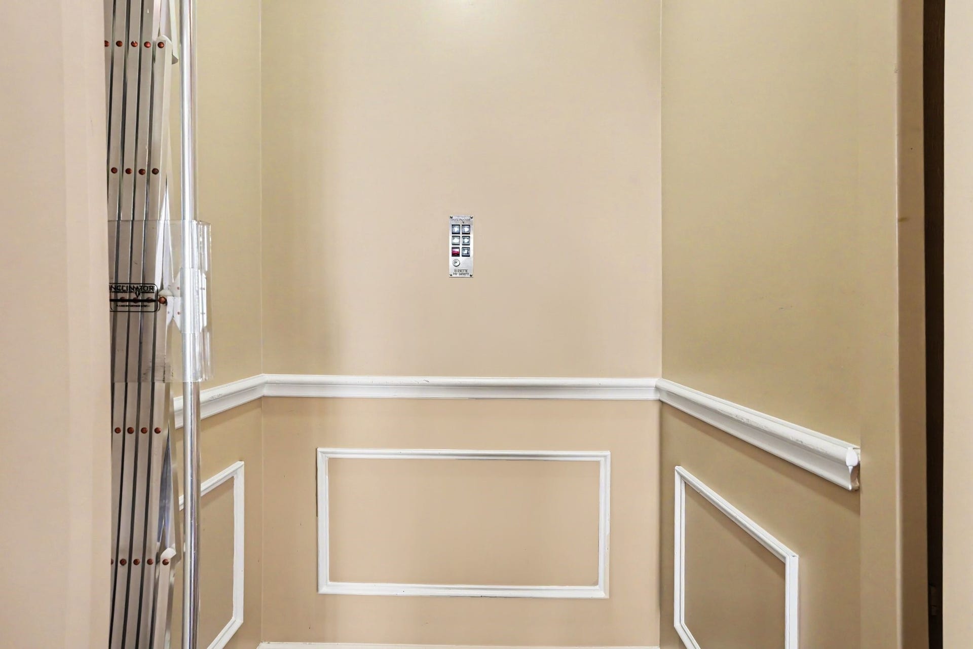 13 Laurelwood Drive, Houston, TX 77058 Elevator