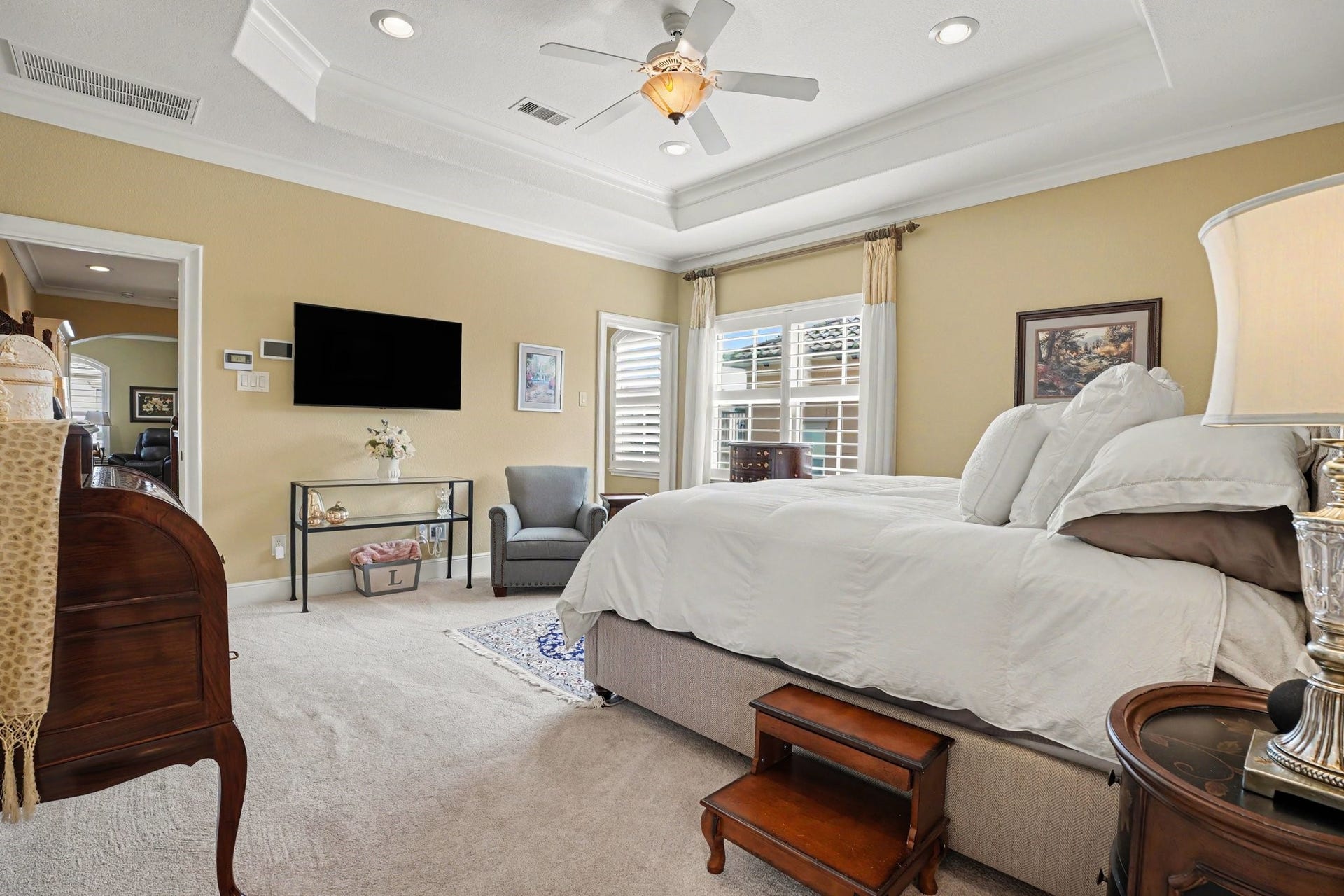 13 Laurelwood Drive, Houston, TX 77058 Primary bedroom