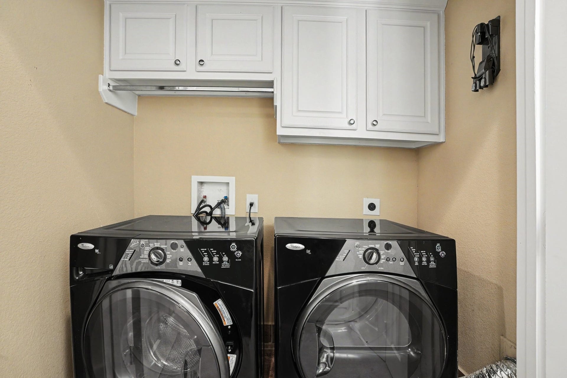 13 Laurelwood Drive, Houston, TX 77058 Laundry second floor