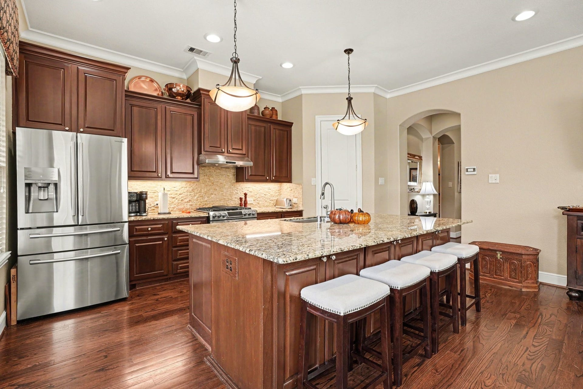 13 Laurelwood Drive, Houston, TX 77058 Kitchen with oversized island