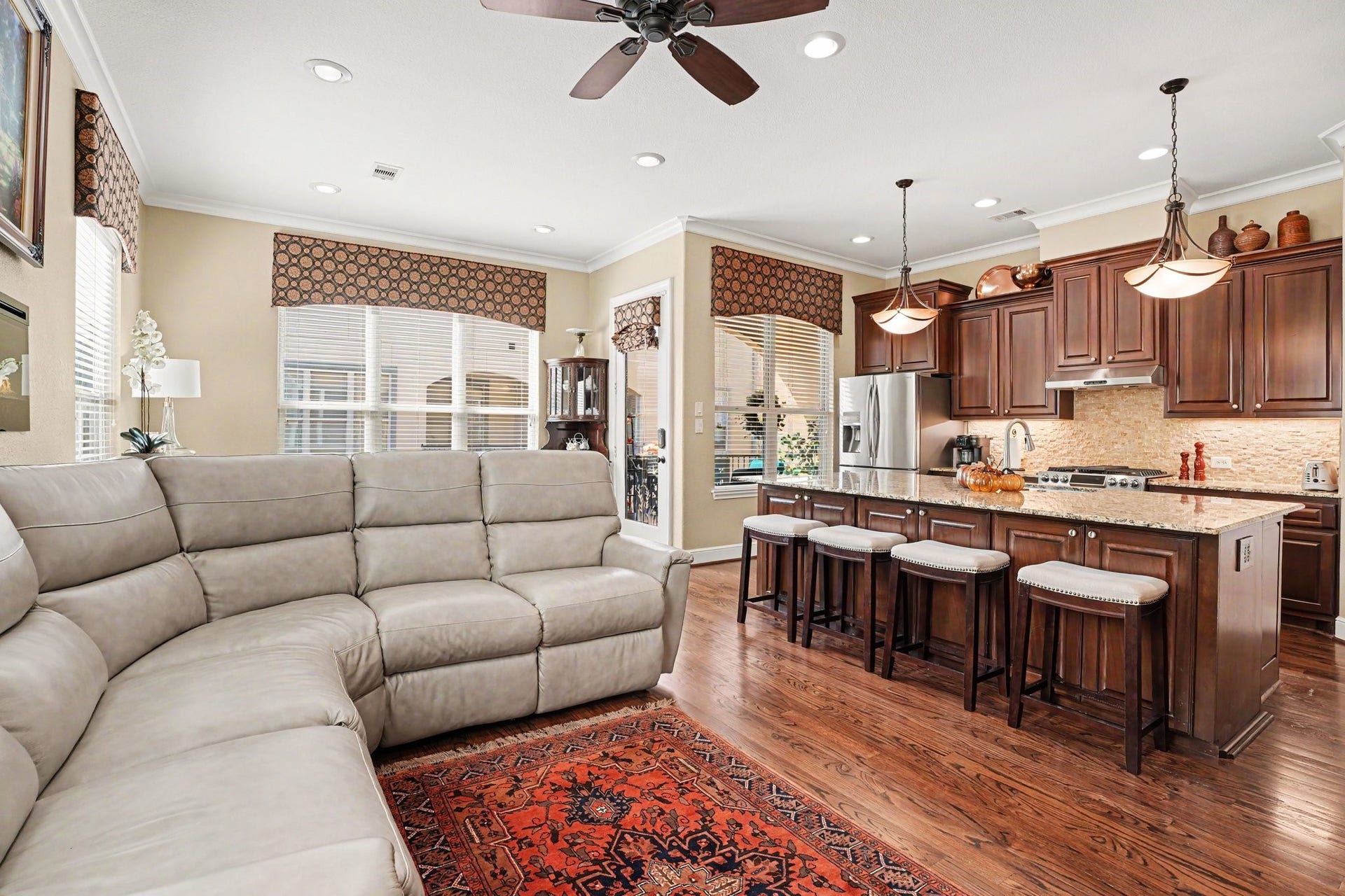 13 Laurelwood Drive, Houston, TX 77058 Family room
