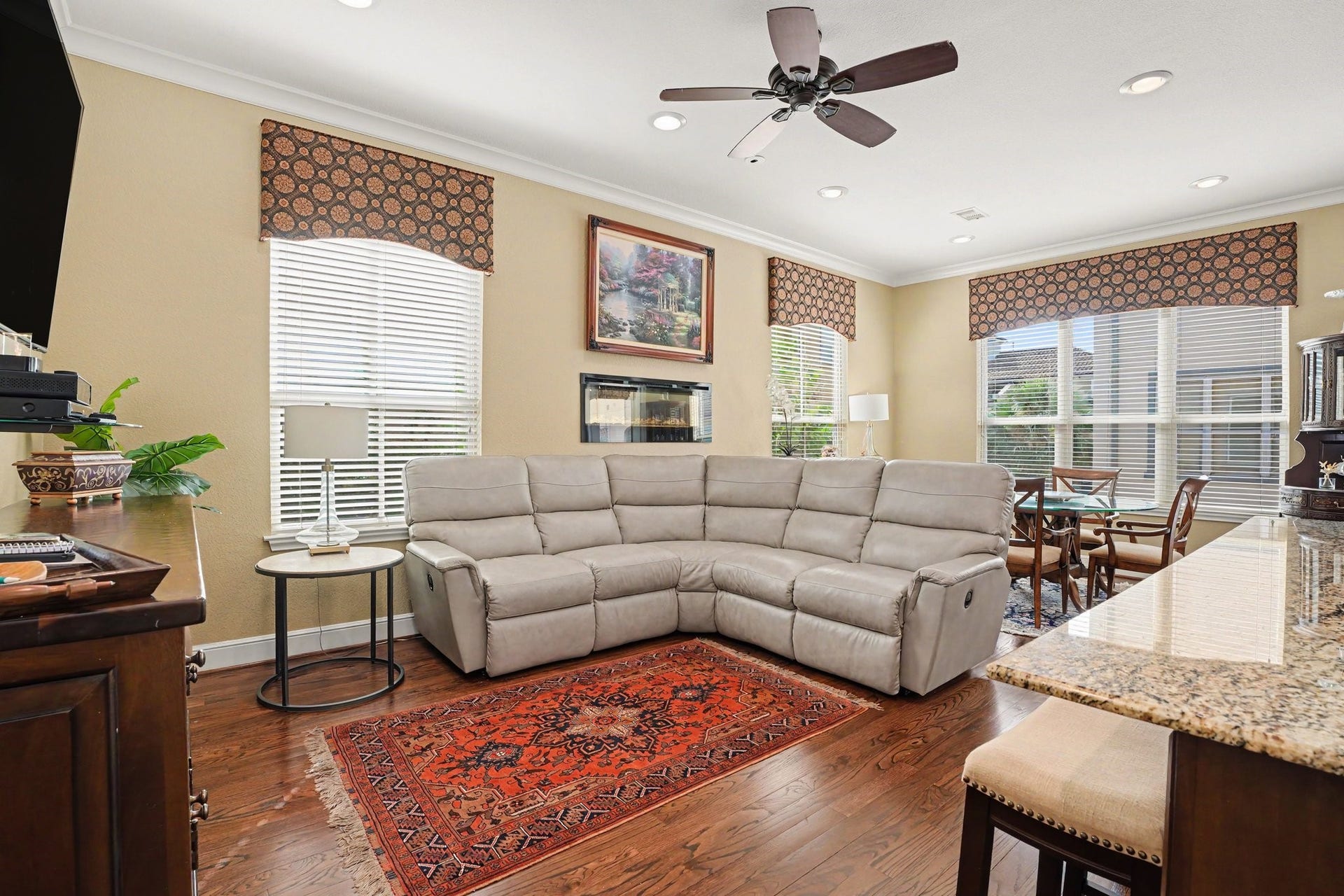 13 Laurelwood Drive, Houston, TX 77058 Family room off kitchen