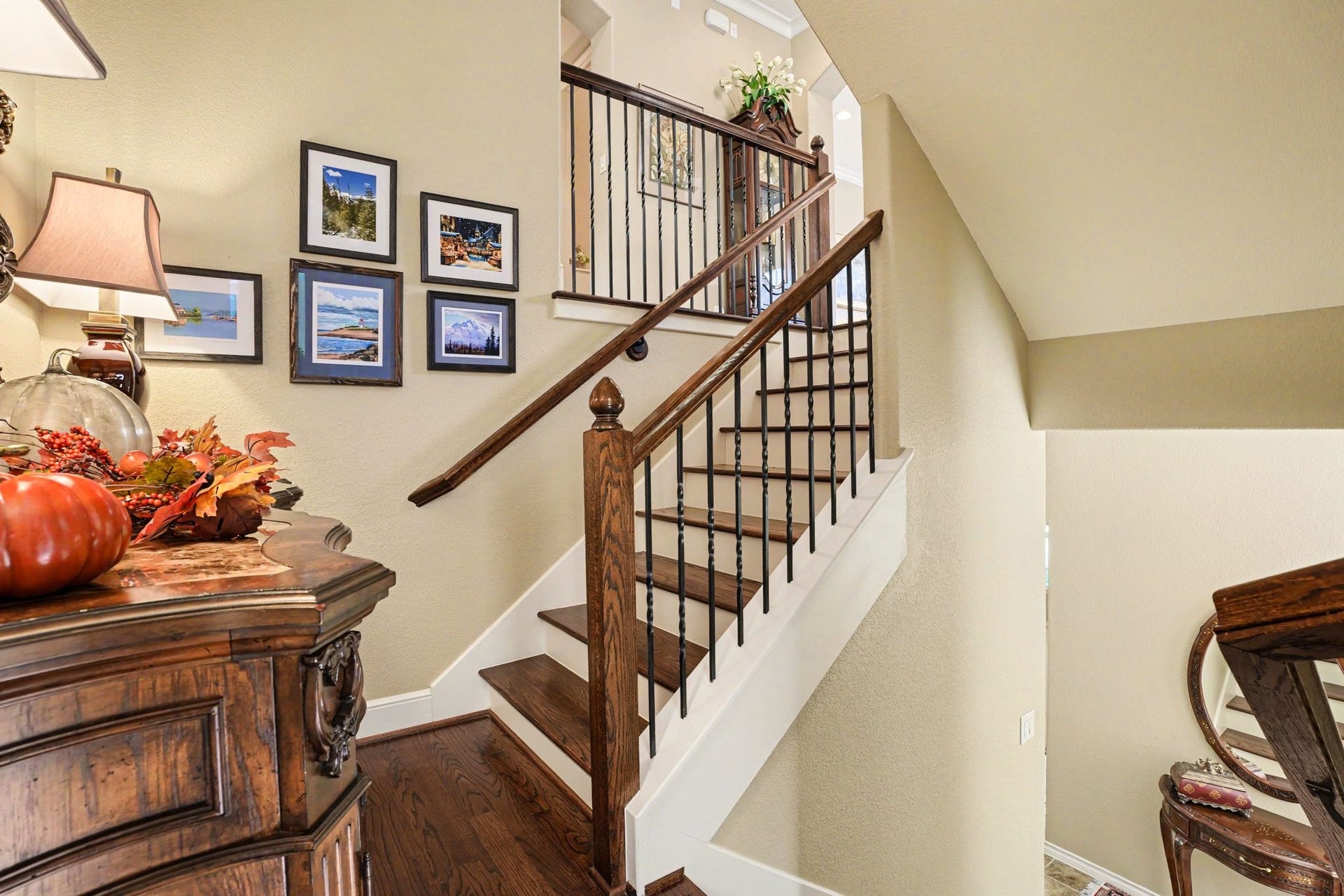13 Laurelwood Drive, Houston, TX 77058 Entry hall on second floor