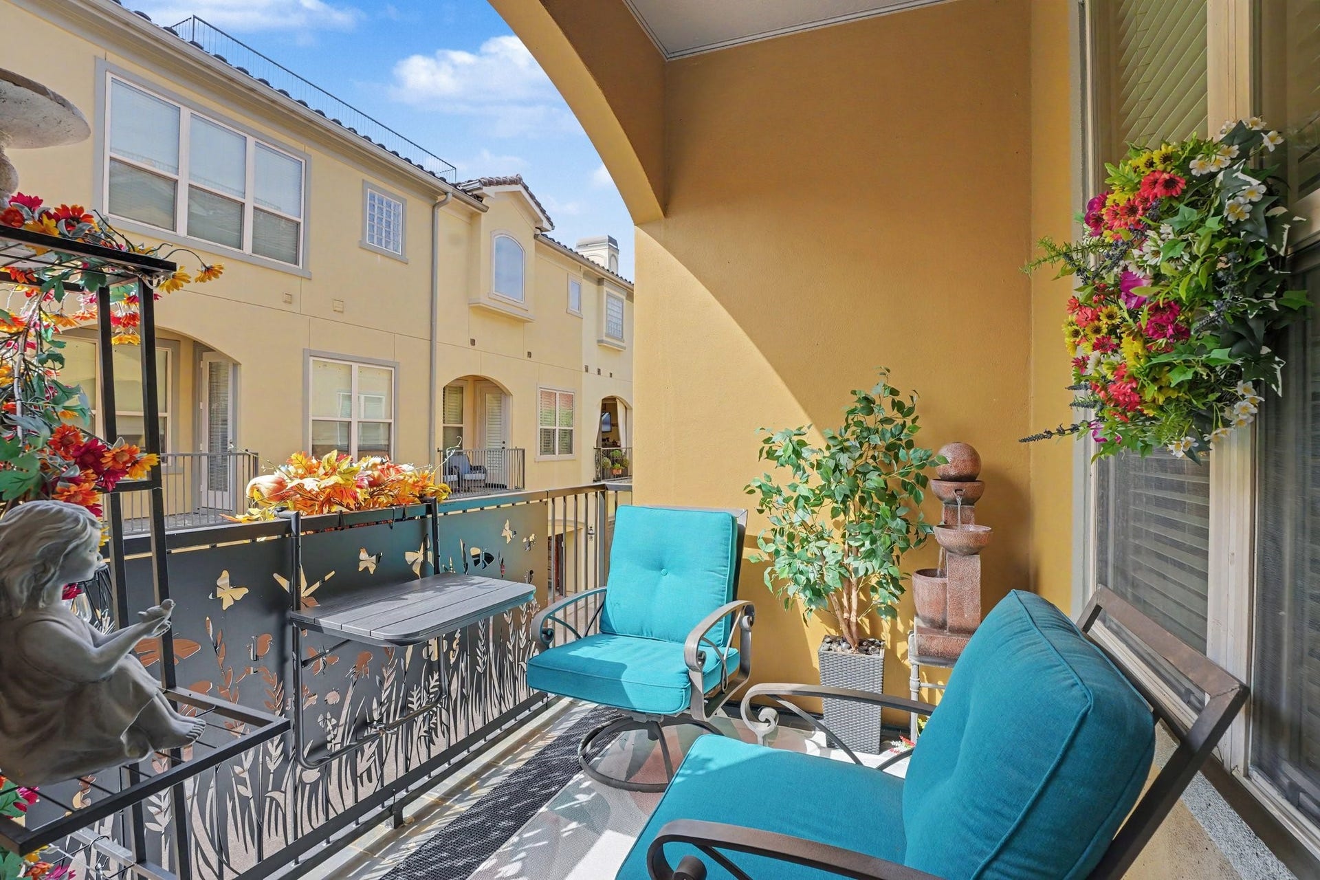 13 Laurelwood Drive, Houston, TX 77058 Outdoor patio off of second floor kitchen area