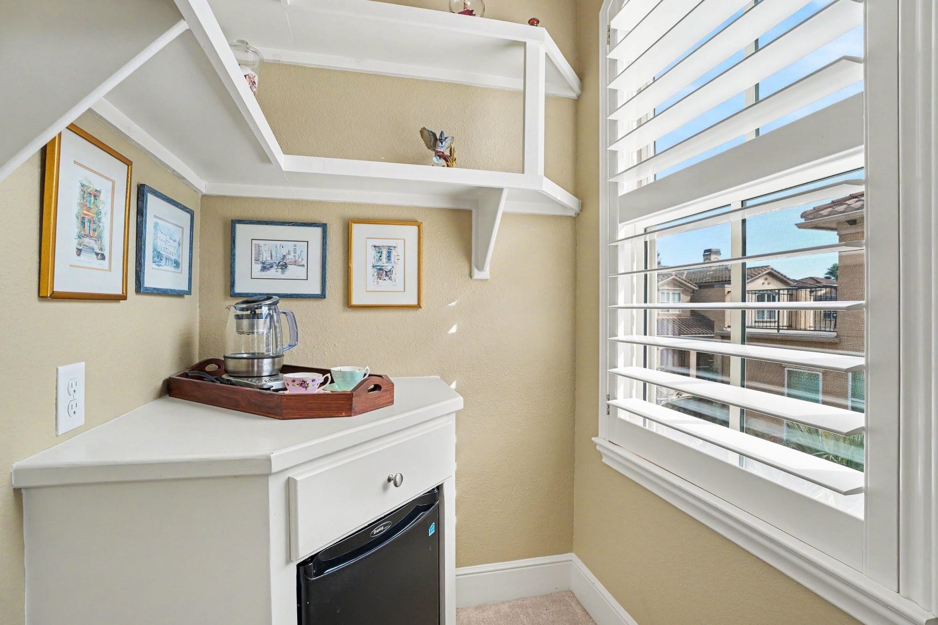 13 Laurelwood Drive, Houston, TX 77058 Coffee and refrigerator nook in primary bedroom