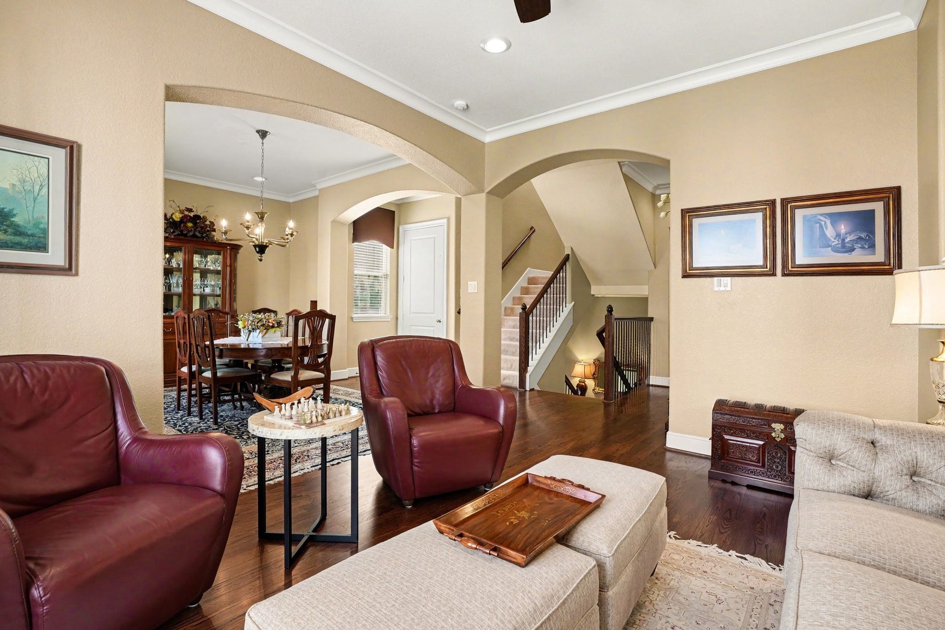 13 Laurelwood Drive, Houston, TX 77058 Living room