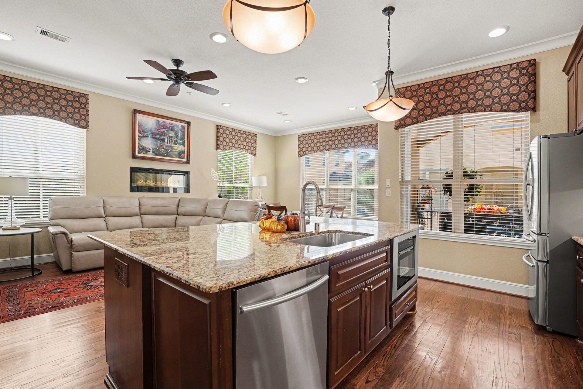13 Laurelwood Drive, Houston, TX 77058 Another view of the kitchen