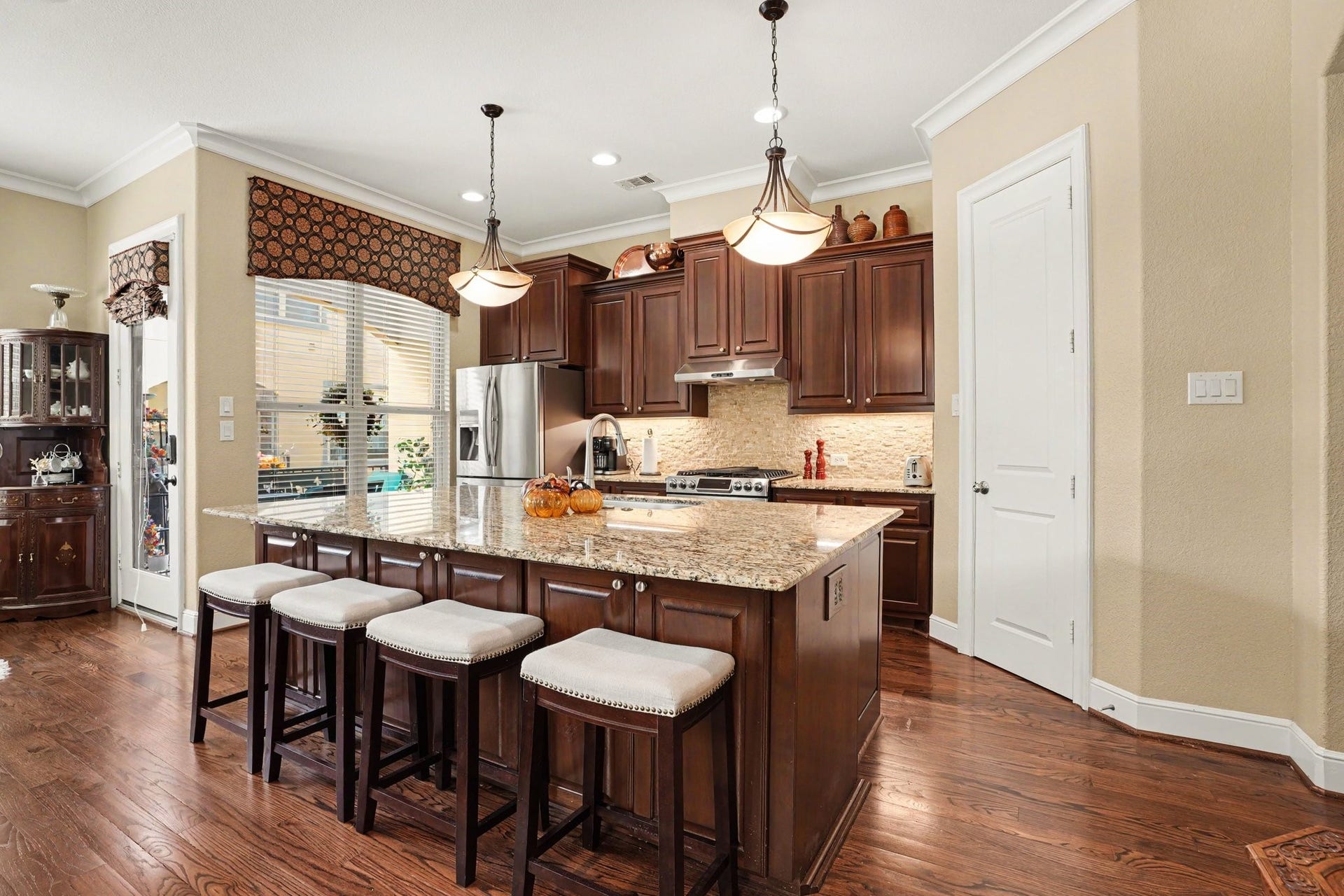 13 Laurelwood Drive, Houston, TX 77058 Kitchen with double ovens