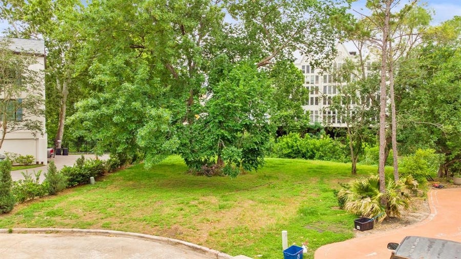 Property photo for 2 Magnolia Bend Drive, Houston, TX