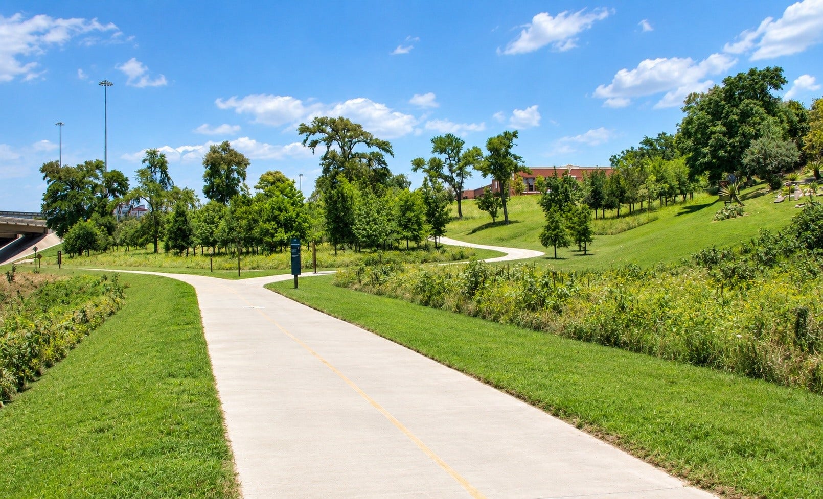 Walking distance to White Oak Bayou Trail.
