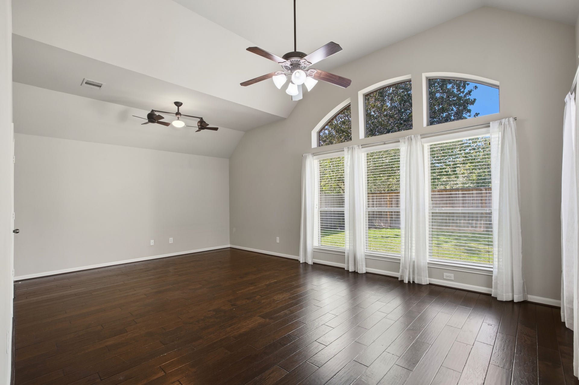 27418 N Saddle Creek Lane, Fulshear, TX 77441 Primary bedroom
