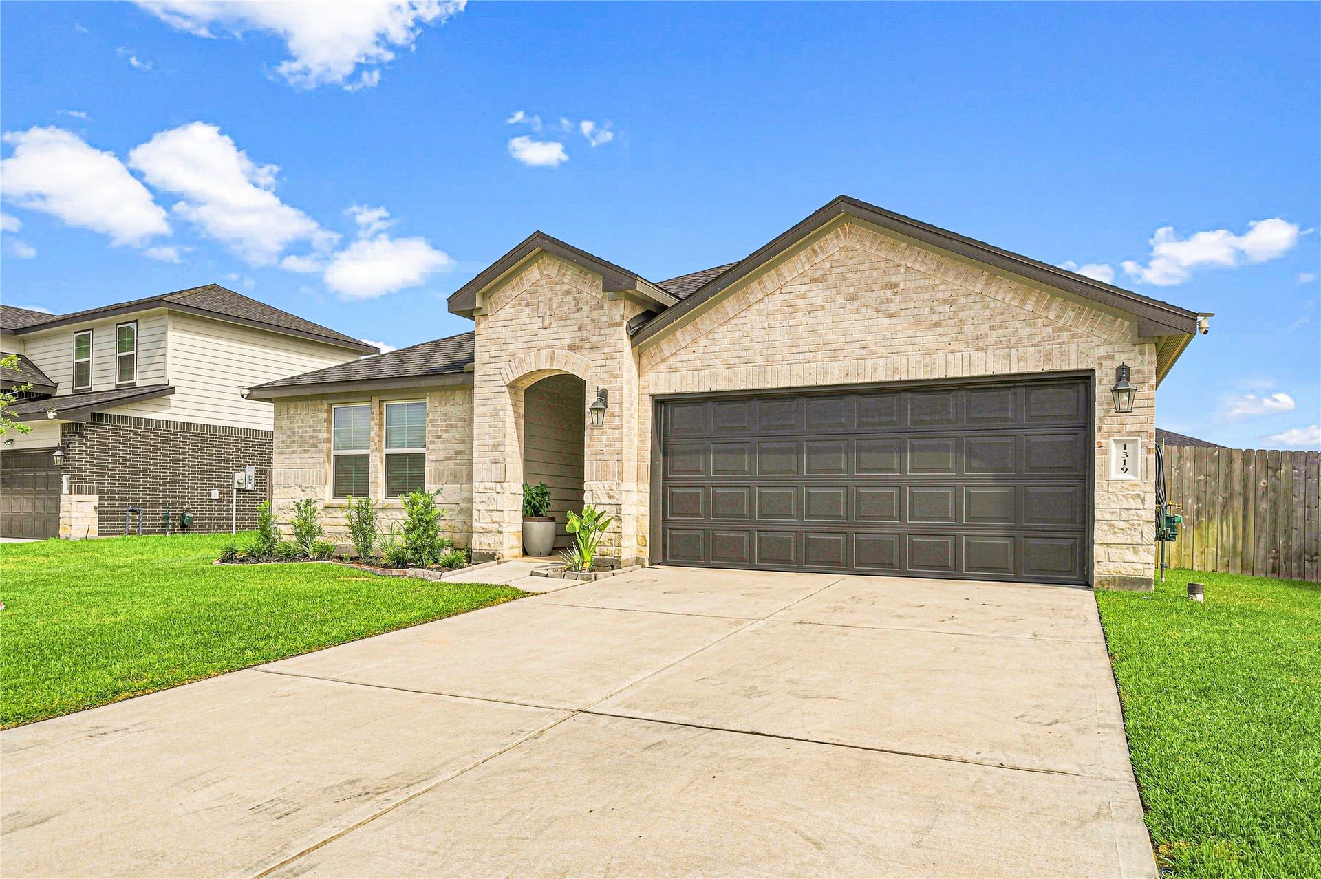 1319 Sea Breeze Way, Iowa Colony, TX 77583