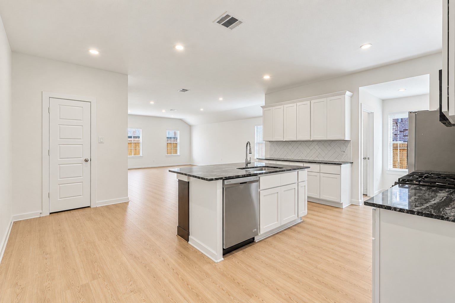 1319 Sea Breeze Way, Iowa Colony, TX 77583