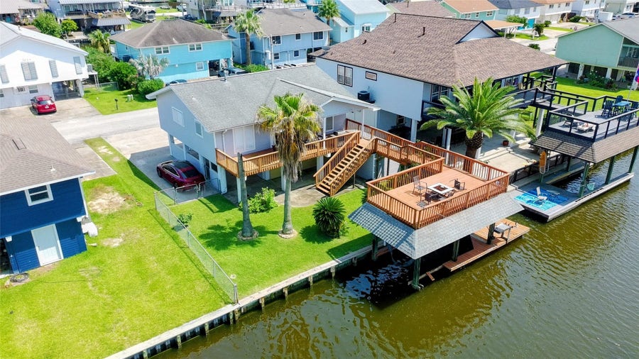 Property photo for 1006 Redfish Street, Bayou Vista, TX