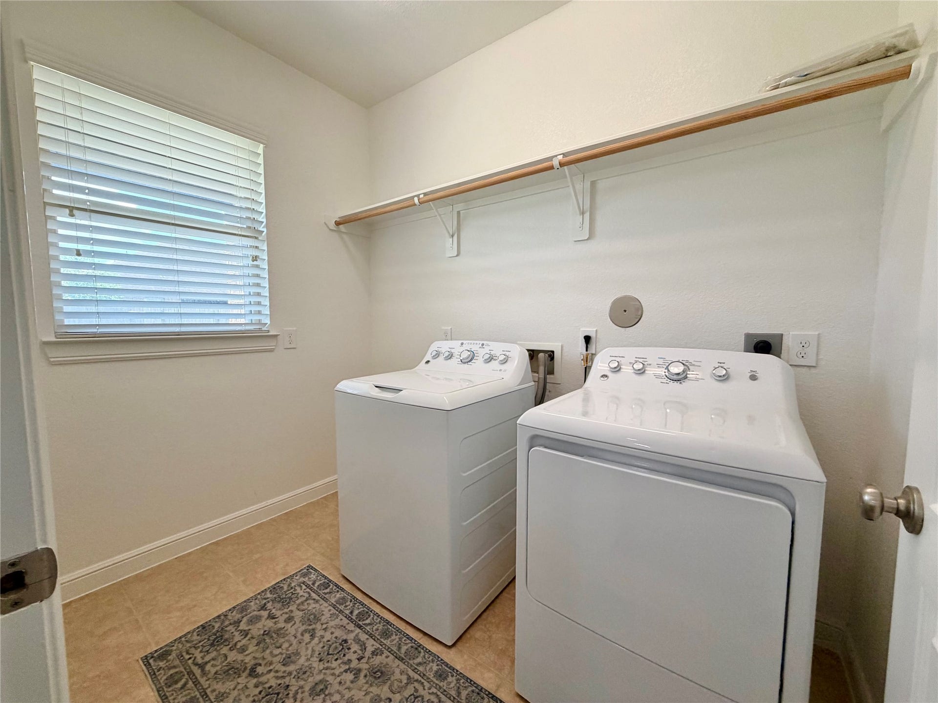 6503 Jesse Creek Lane, Sugar Land, TX 77479 Laundry room w/extended area