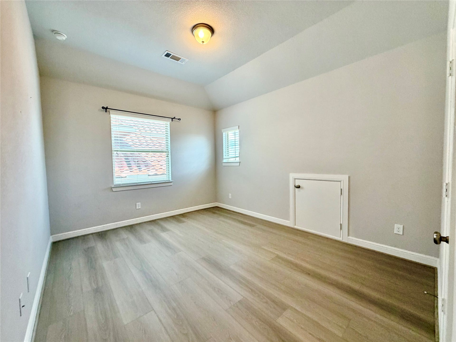 6503 Jesse Creek Lane, Sugar Land, TX 77479 Guest bedroom 3 on second floor