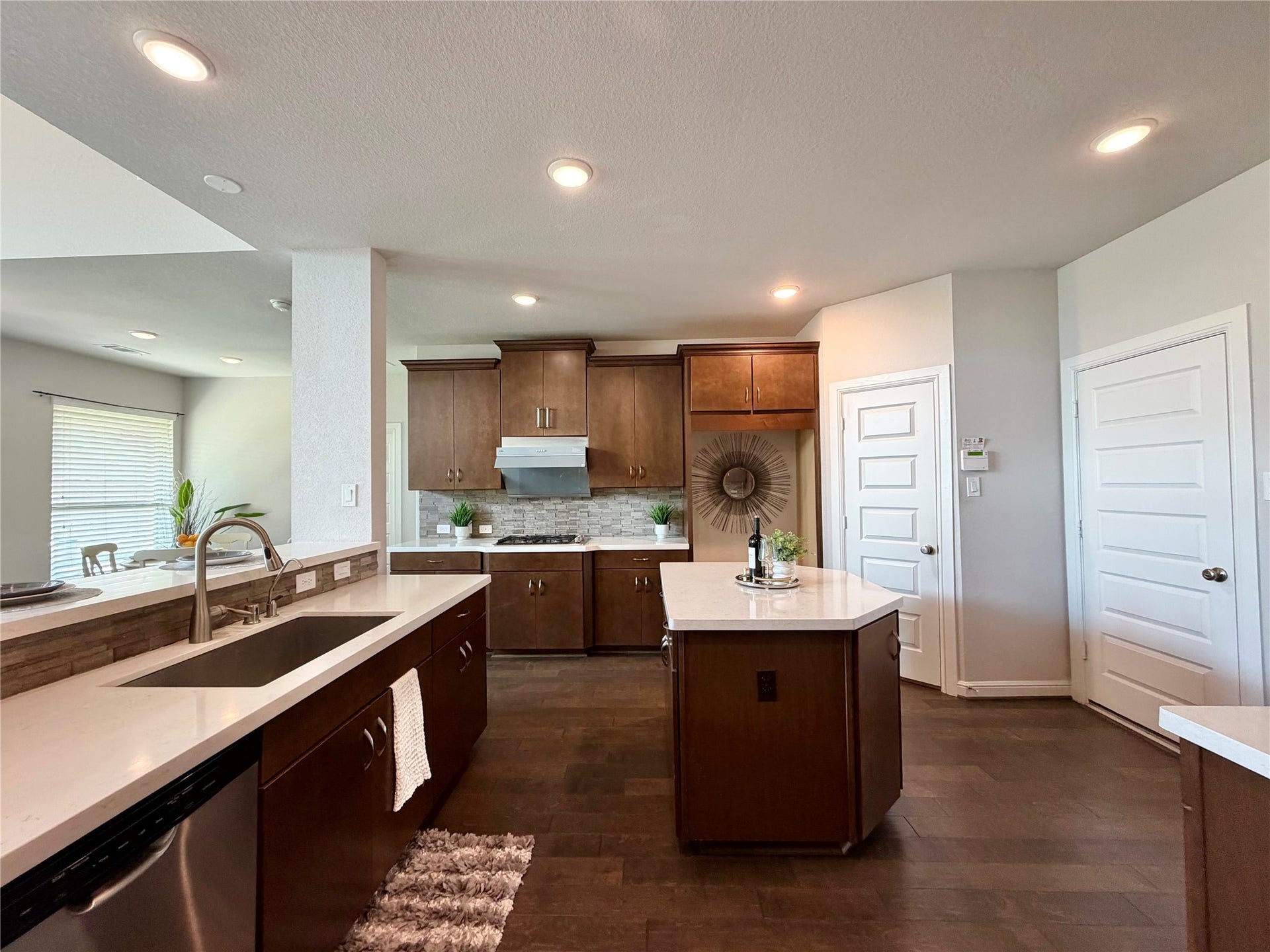 6503 Jesse Creek Lane, Sugar Land, TX 77479 Gourmet kitchen