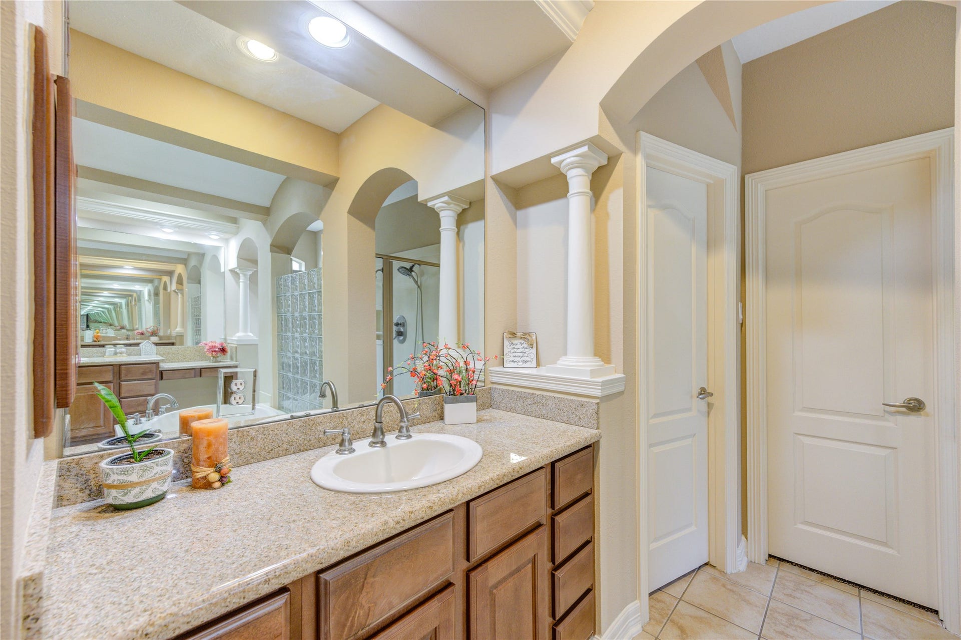18614 Thomas Survey Drive, Cypress, TX 77433 Well-designed primary bath offering dual vanity areas