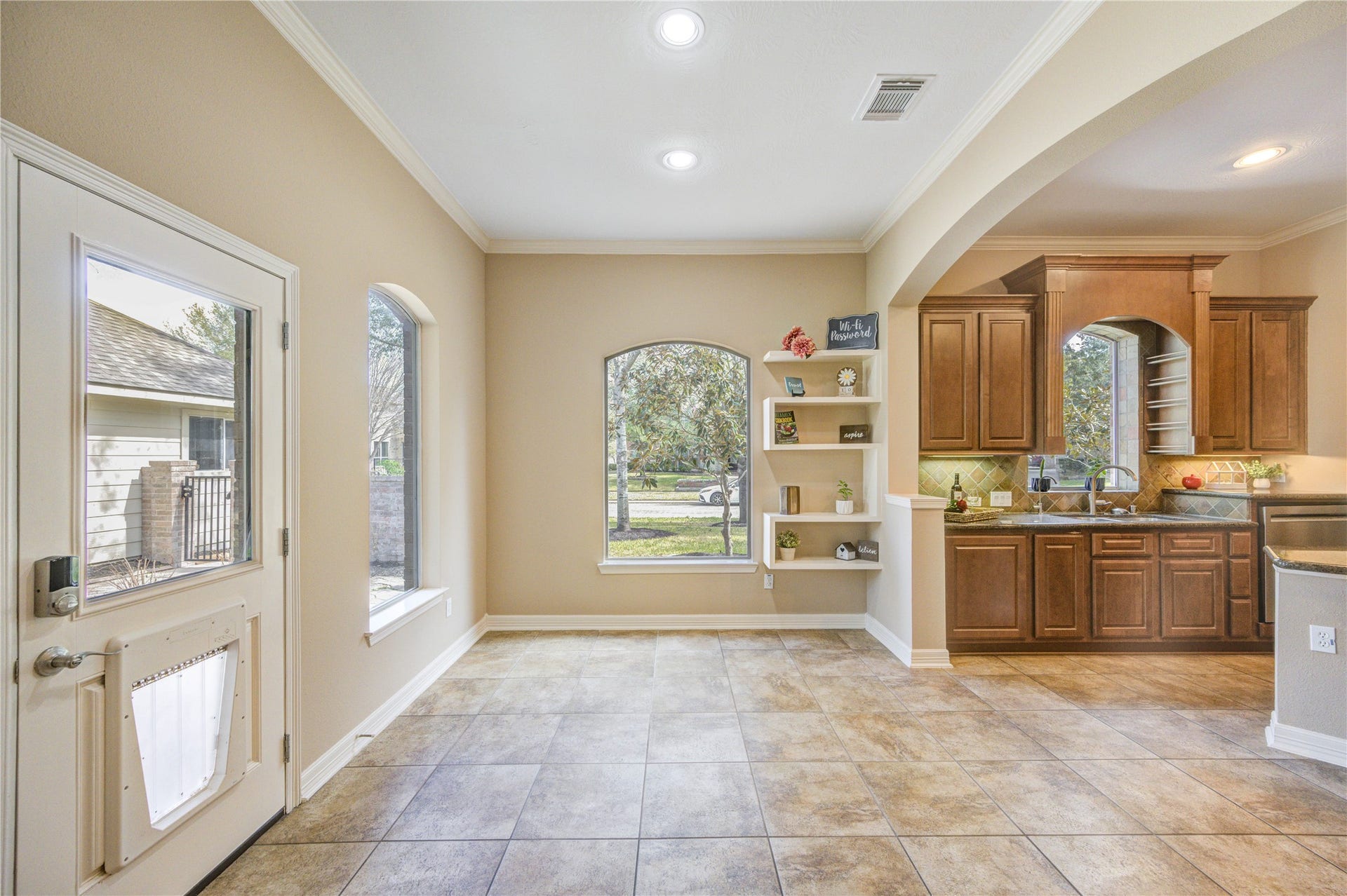 18614 Thomas Survey Drive, Cypress, TX 77433 Breakfast area