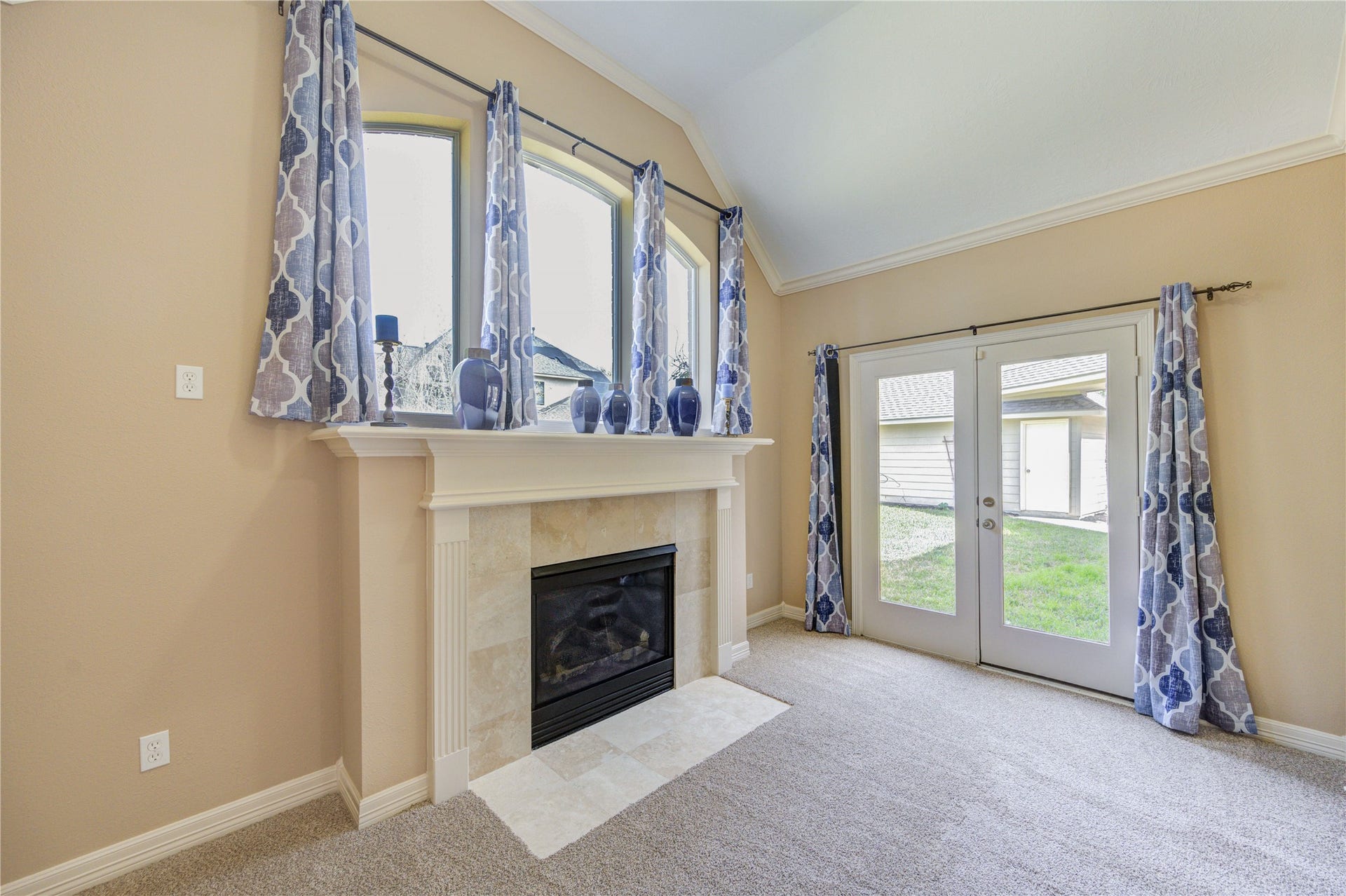 18614 Thomas Survey Drive, Cypress, TX 77433 Primary Suite with Cozy Sitting Area & Fireplace